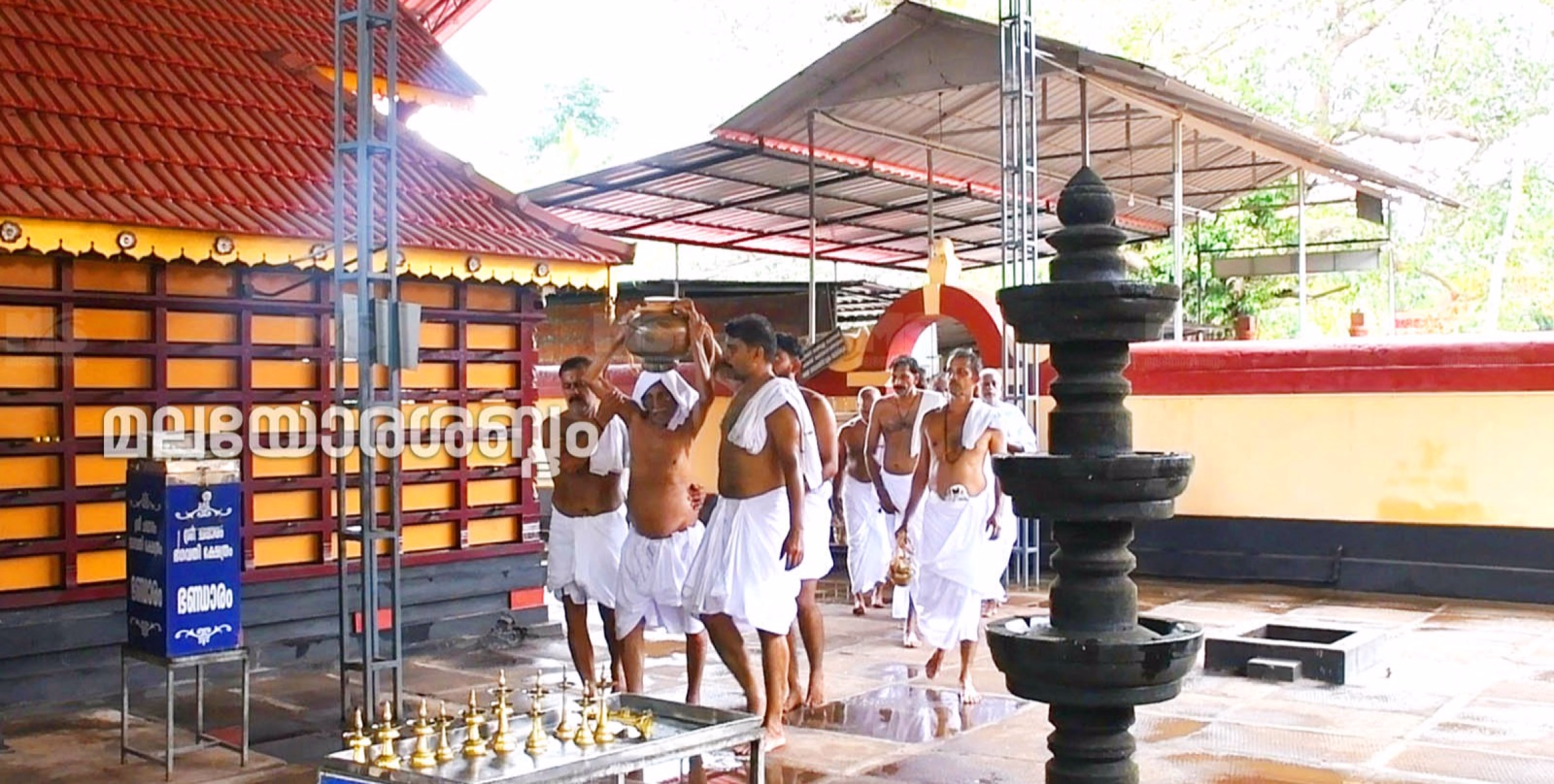 കൊട്ടിയൂർ വൈശാഖമഹോത്സവം: നെയ്യമൃത് കലശപാത്രങ്ങൾ മണത്തണ ചപ്പാരം ക്ഷേത്രത്തിലെത്തി