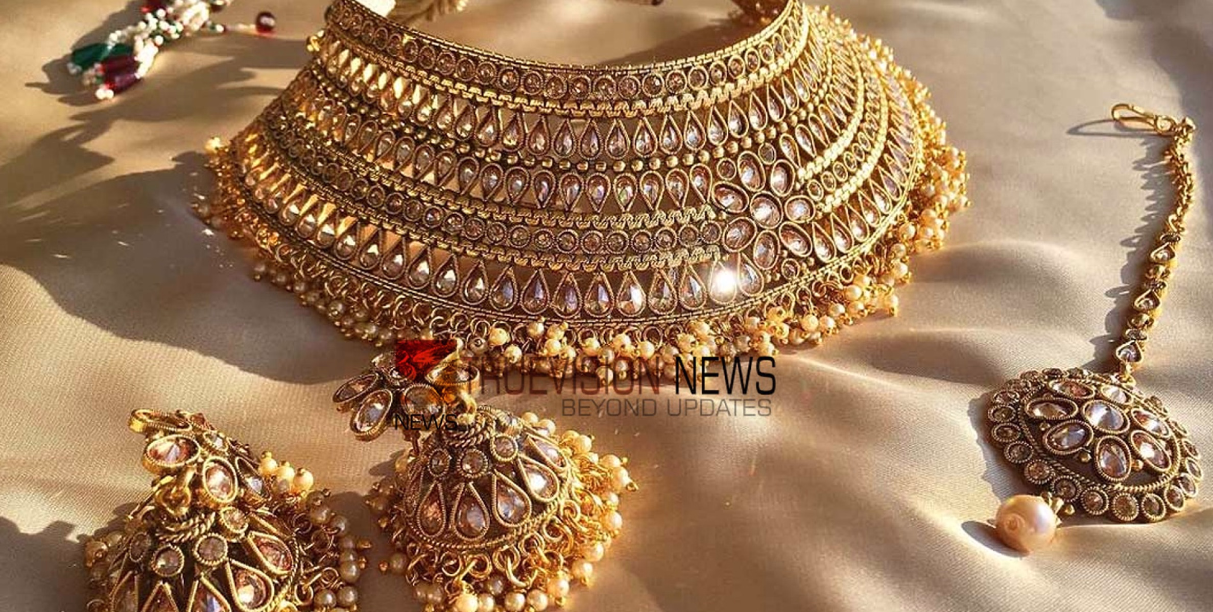 ഇന്നത്തെ  സ്വർണ്ണവില അറിയണ്ടേ? പവന്റെ വില നോക്കാം ...