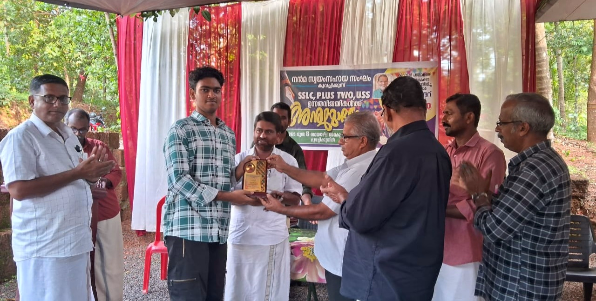 നൻമ സ്വയം സഹായ സംഘം ഉന്നത വിജയികളെ അനുമോദിച്ചു.