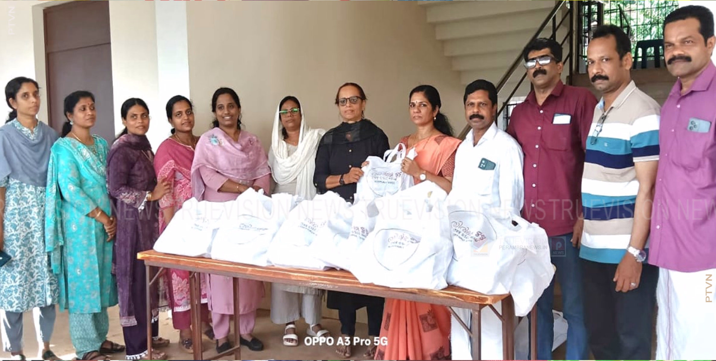പഠനോപകരണങ്ങള്‍ വിതരണം ചെയ്ത് 88 എസ്എസ്എല്‍സി ബാച്ച് 