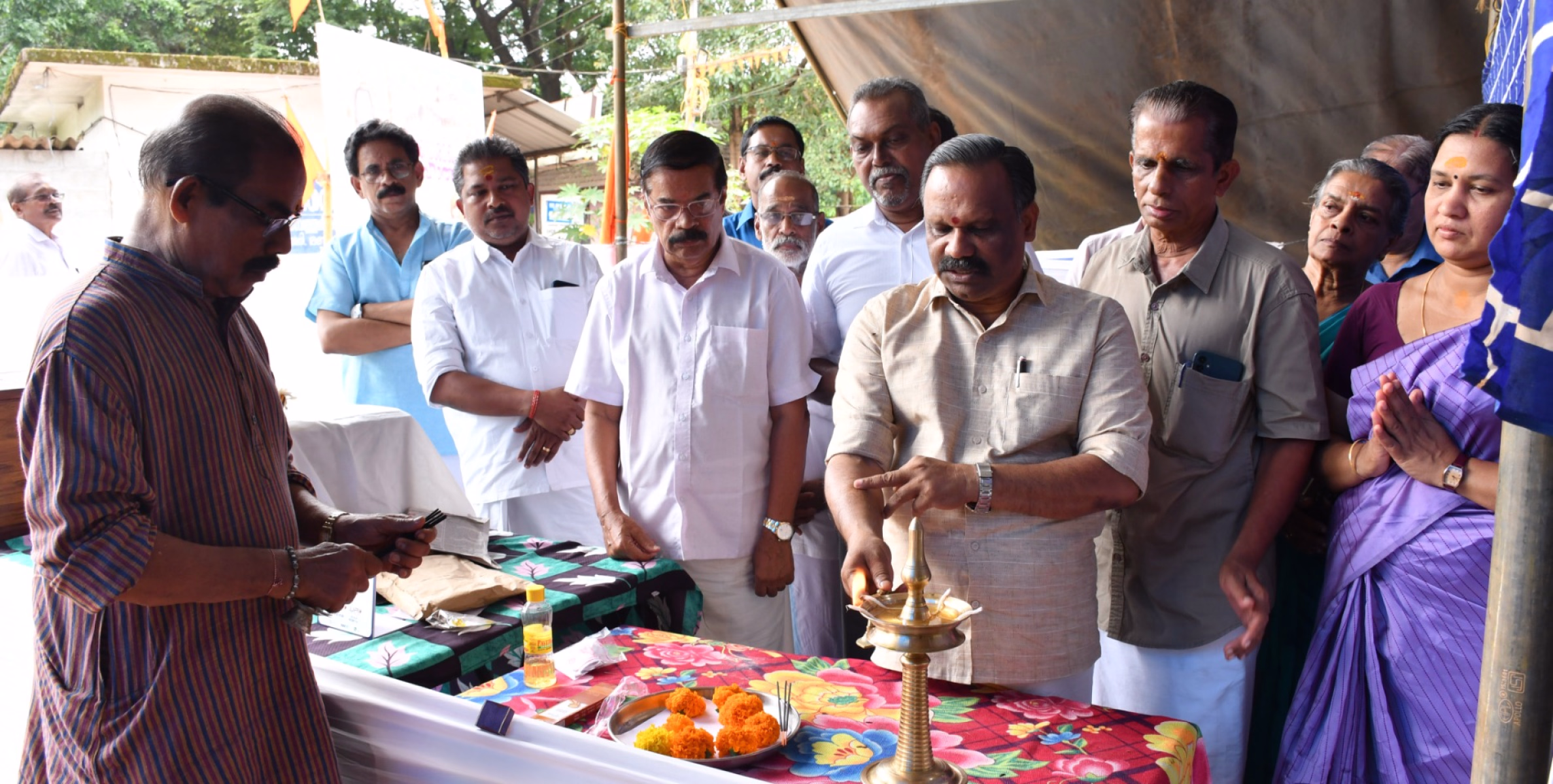 കൊട്ടിയൂർ തീർത്ഥാടകർക്കായി മണത്തണയിൽ ആരംഭിച്ച അന്നദാന കേന്ദ്രം വത്സൻ തില്ലങ്കേരി ഉദ്‌ഘാടനം ചെയ്തു