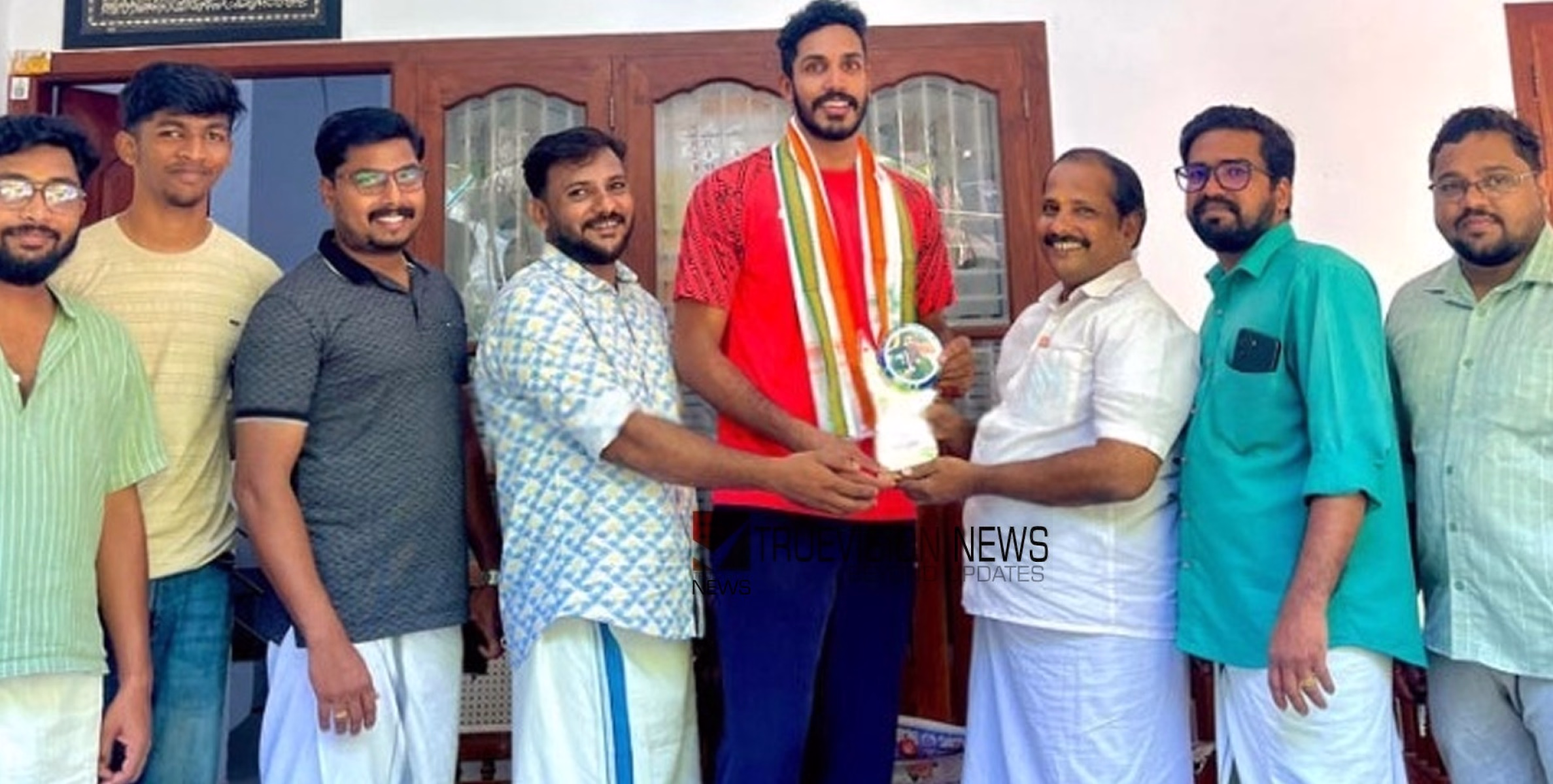 നാടിൻറെ അഭിമാനം; സിൽവർ മെഡൽ ജേതാവിന് അനുമോദനവുമായി വില്ല്യാപ്പള്ളി യൂത്ത് കോൺഗ്രസ്