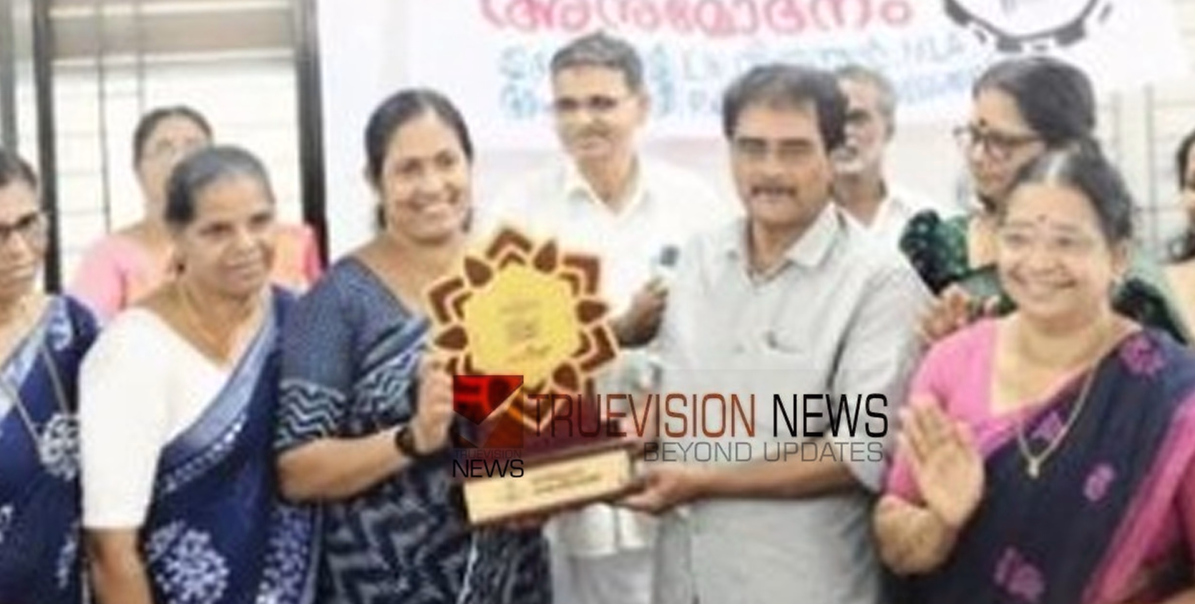 അഭിമാനത്തോടെ; സംസ്ഥാനത്തെ മികച്ച സിഡിഎസായ കാവിലുംപാറ കുടുംബശ്രീക്ക് അനുമോദനം 