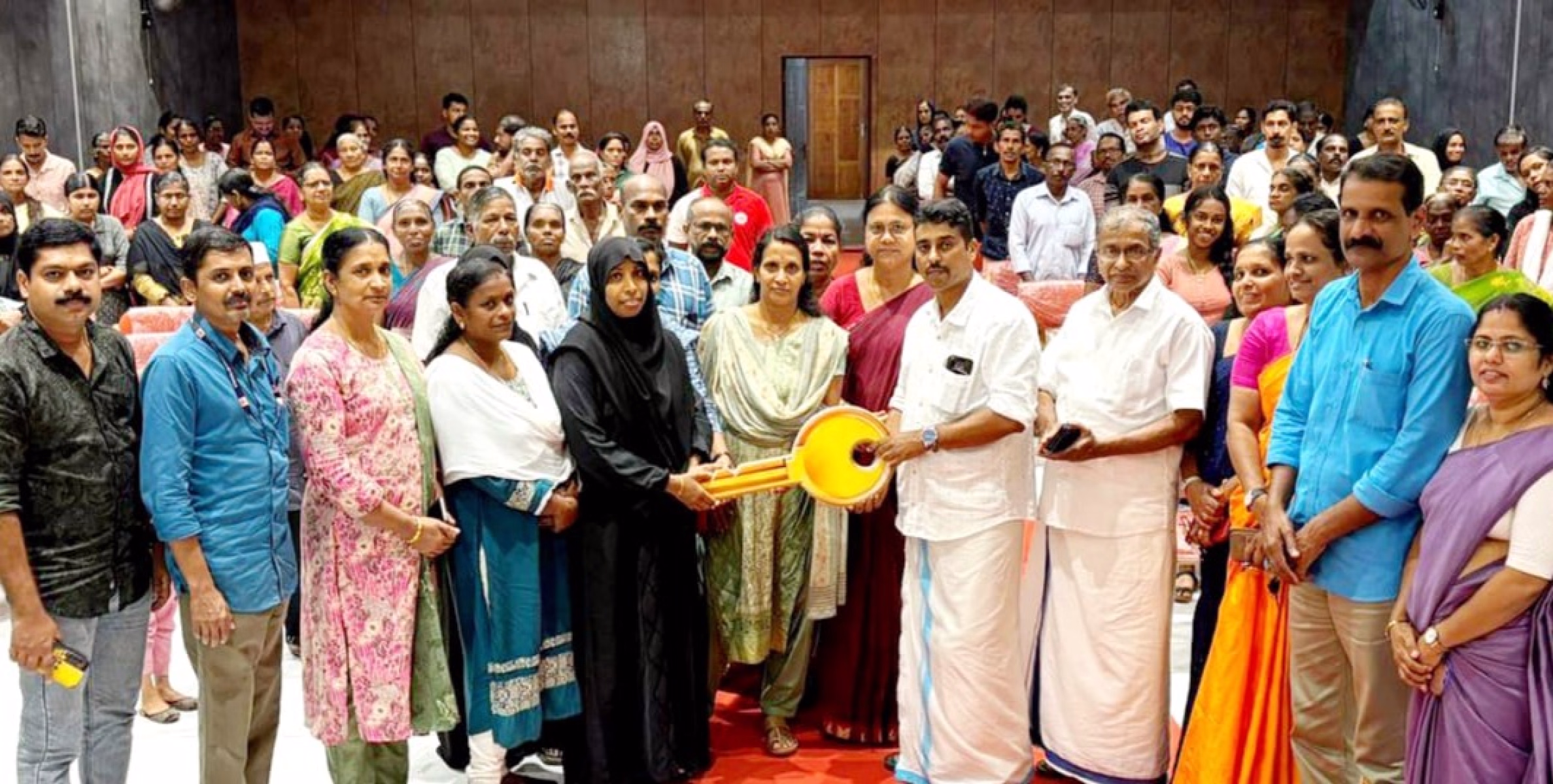 പൂർത്തീകരിച്ച വീടുകൾ കൈമാറി