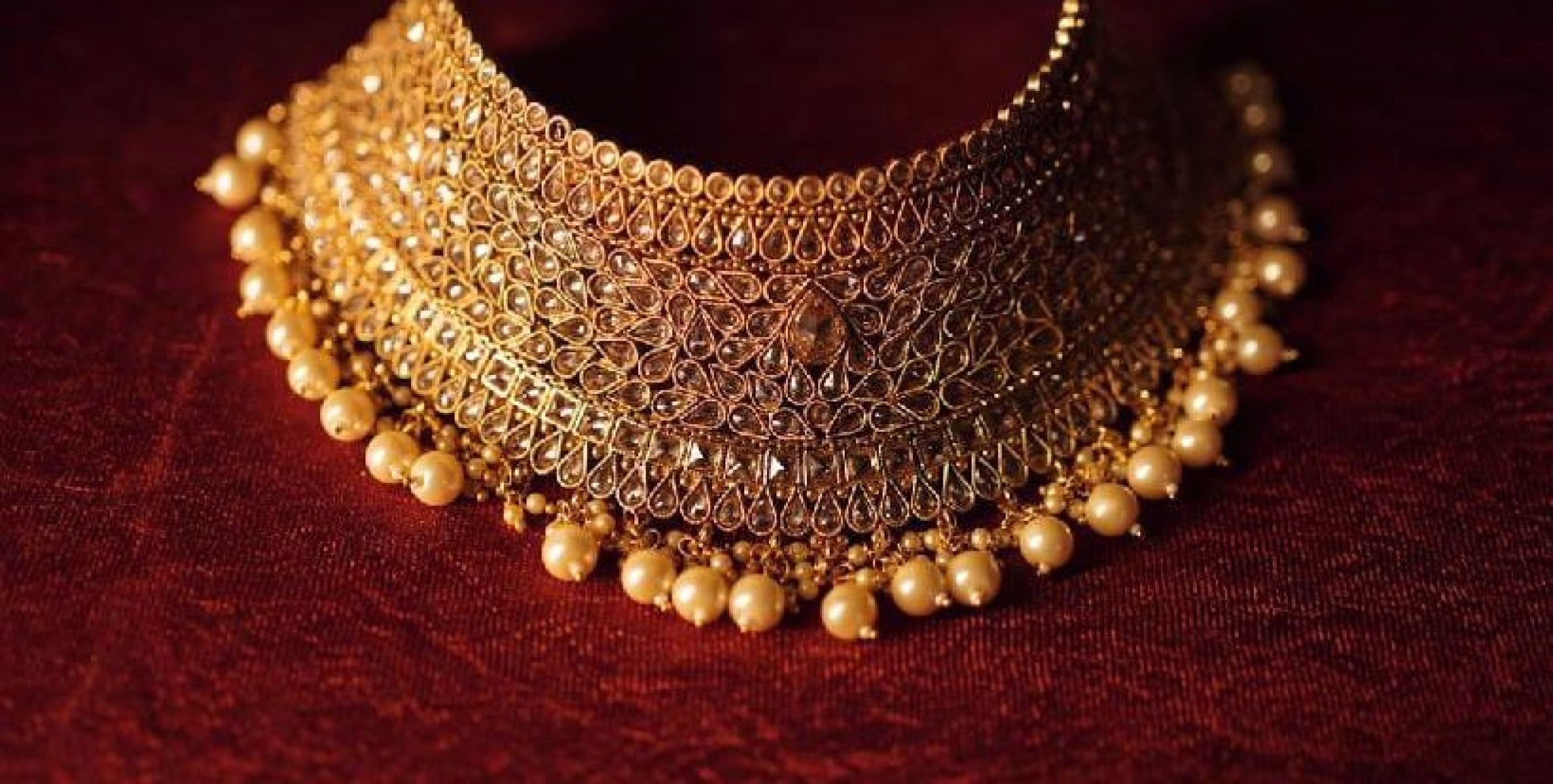 പശ്ചിമേഷ്യ യുദ്ധഭീതിയില്‍; കുതിച്ചുയര്‍ന്ന് സ്വര്‍ണവില; പൊന്ന് ഈ മാസത്തെ ഏറ്റവും ഉയര്‍ന്ന വിലയില്‍