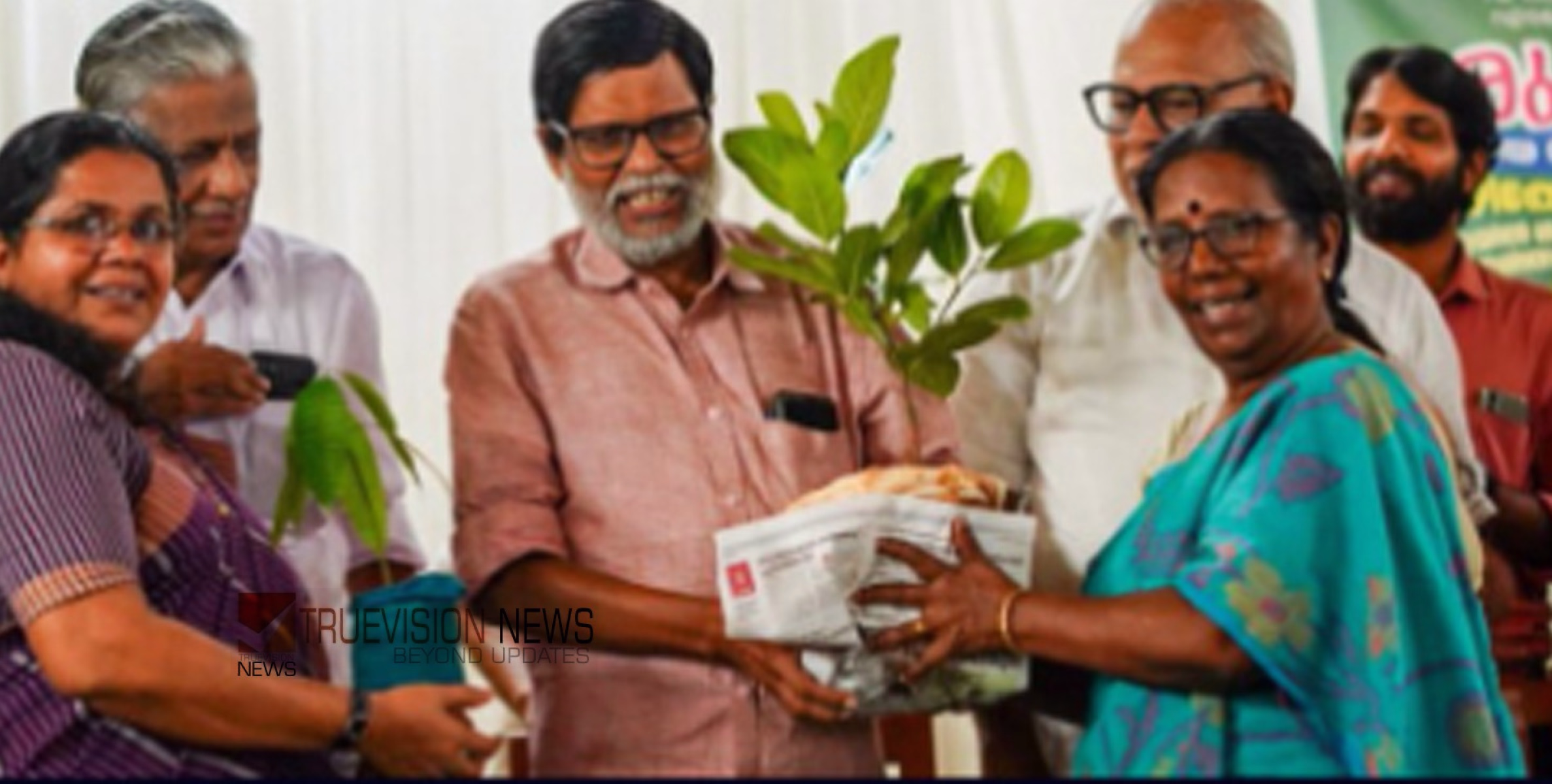 'ഒരു തൈ നടാം'; ഒരു കോടി വൃക്ഷവത്കരണ ജനകീയ ക്യാമ്പയിൽ ജില്ലാ തല ഉദ്ഘാടനം നടത്തി