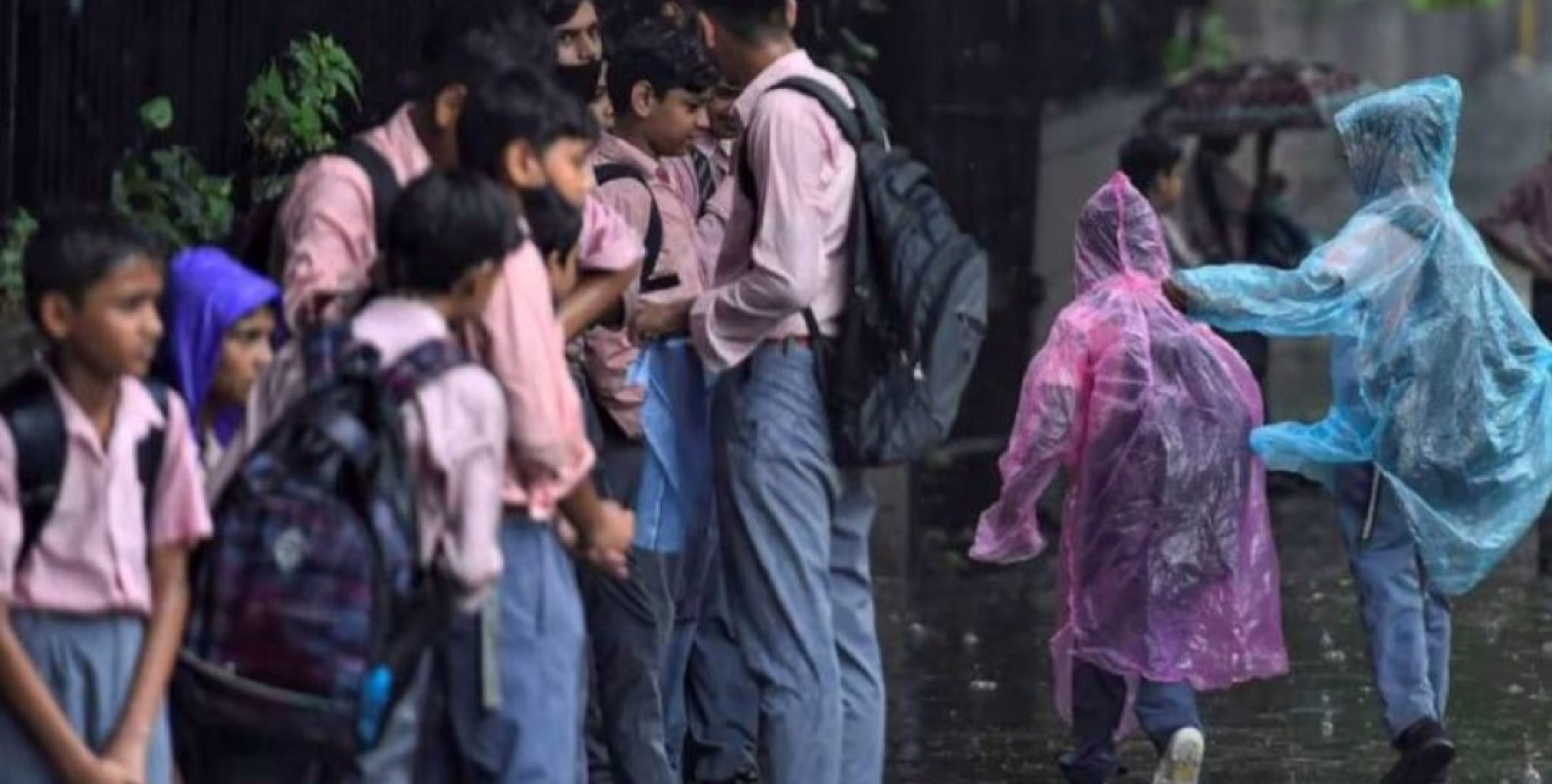 കനത്ത മഴ; രണ്ട് ജില്ലകളിലെ വിദ്യാഭ്യാസ സ്ഥാപനങ്ങൾക്ക് നാളെ അവധി