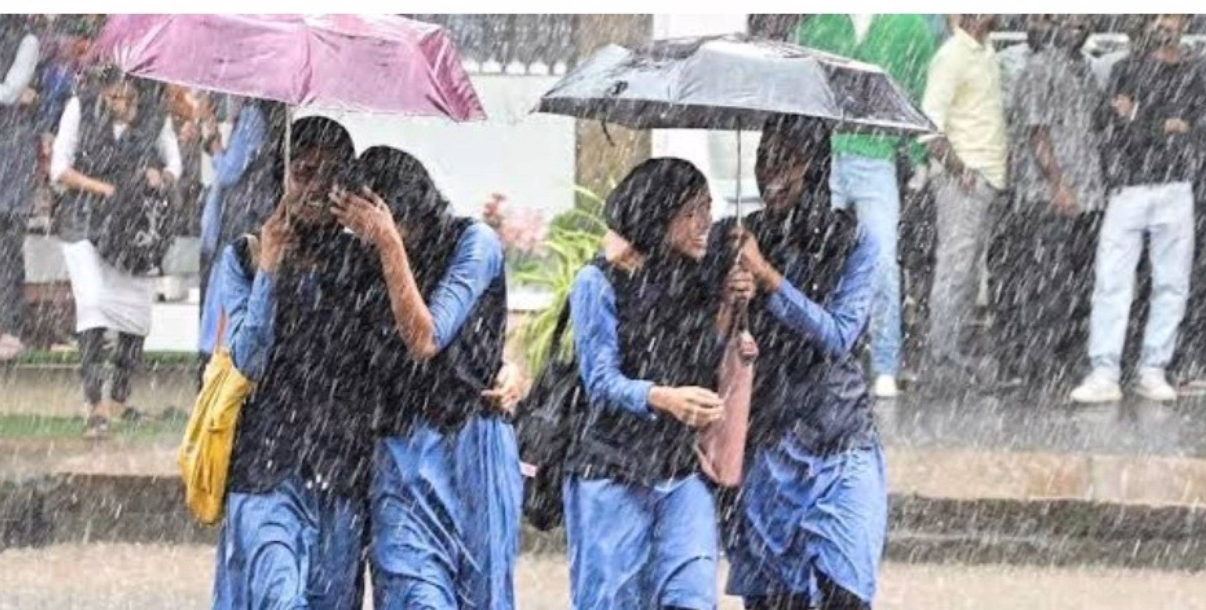 അതിശക്ത മഴയ്ക്ക് സാധ്യത :മൂന്ന് ജില്ലകളിലെ വിദ്യാഭ്യാസ സ്ഥാപനങ്ങൾക്ക് നാളെ അവധി 