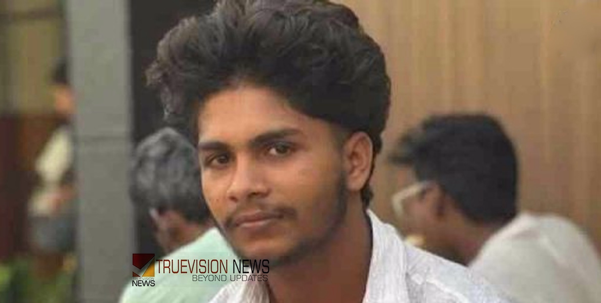 മാതാപിതാക്കള്‍ ക്ഷേത്രത്തില്‍ നിന്നും മടങ്ങിയെത്തിയപ്പോള്‍ മകന്‍ മരിച്ച നിലയില്‍; ദുരൂഹത