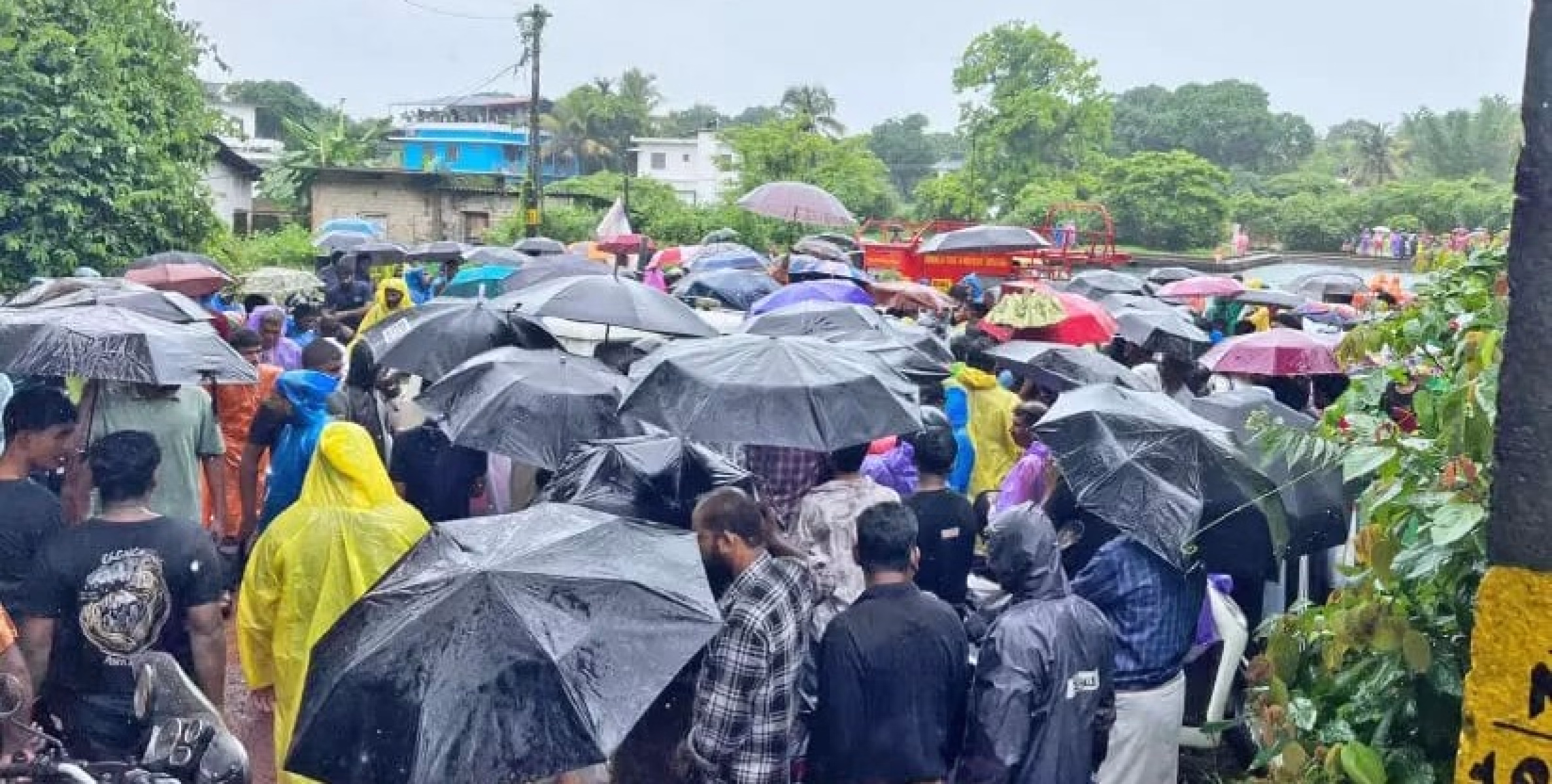 പെരുമഴ; 11 ജില്ലകളിലും ആലപ്പുഴയിലെ രണ്ട് താലൂക്കുകളിലും വിദ്യാഭ്യാസ സ്ഥാപനങ്ങൾക്ക് ഇന്ന് അവധി.