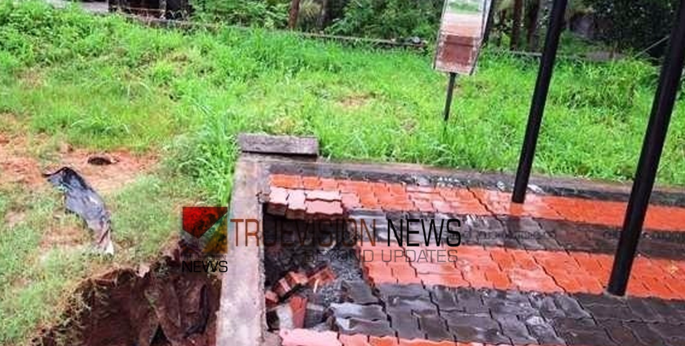 കുഴി രൂപപ്പെട്ടു; കടത്തനാട്ടങ്കത്തിന്റെ തറ പൊളിച്ചില്ല, ഓപ്പൺ ജിംനേഷ്യം പ്ലാറ്റ്ഫോം തകർച്ചയുടെ വക്കിൽ