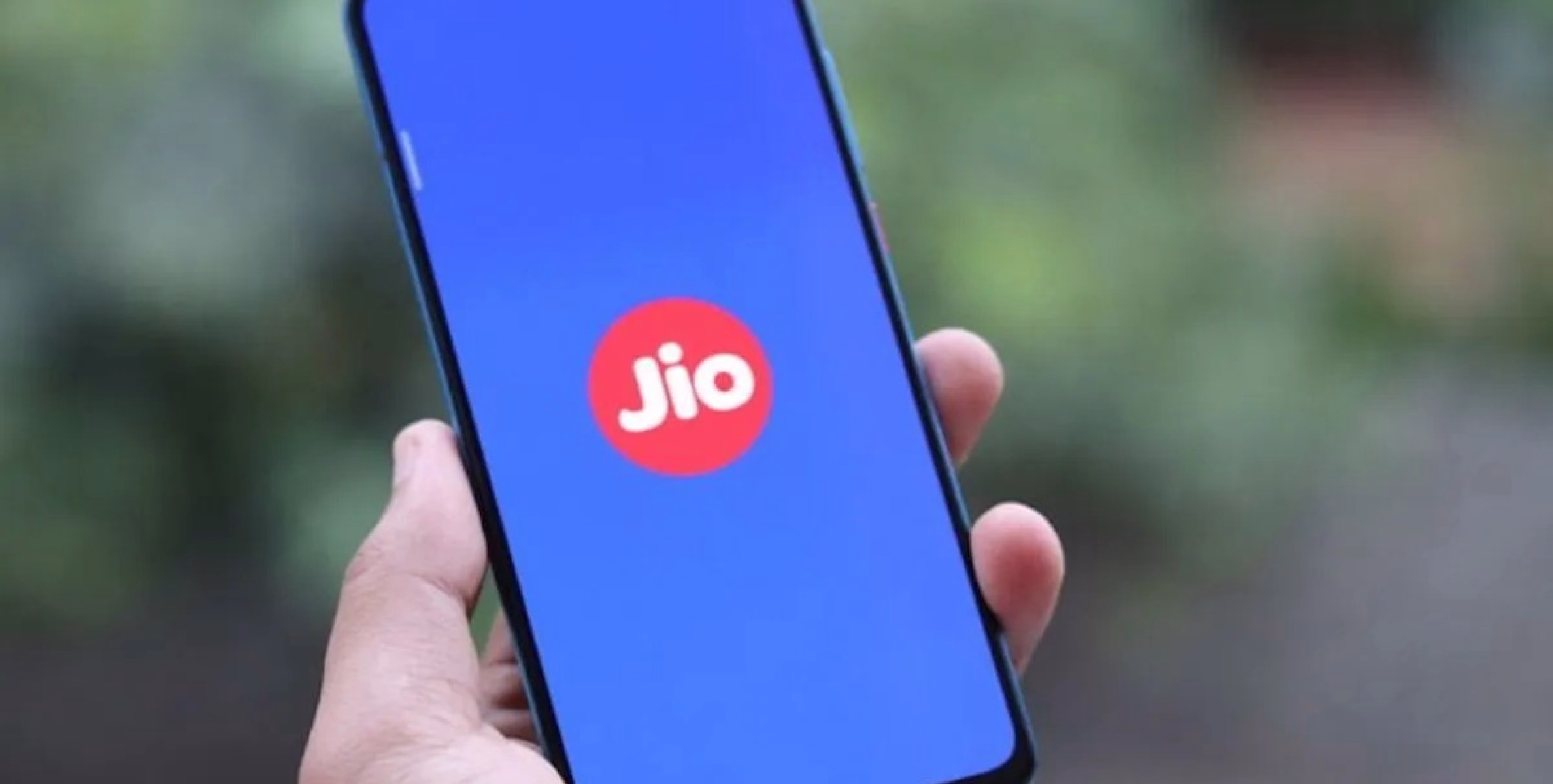 'ജിയോ' കിട്ടുന്നുണ്ടോ ? ഏറ്റവും വലിയ ടെലികോം സേവനദാതാക്കളായ ജിയോയുടെ നെറ്റ്‌വര്‍ക്ക് പ്രവർത്തനരഹിതമായി.