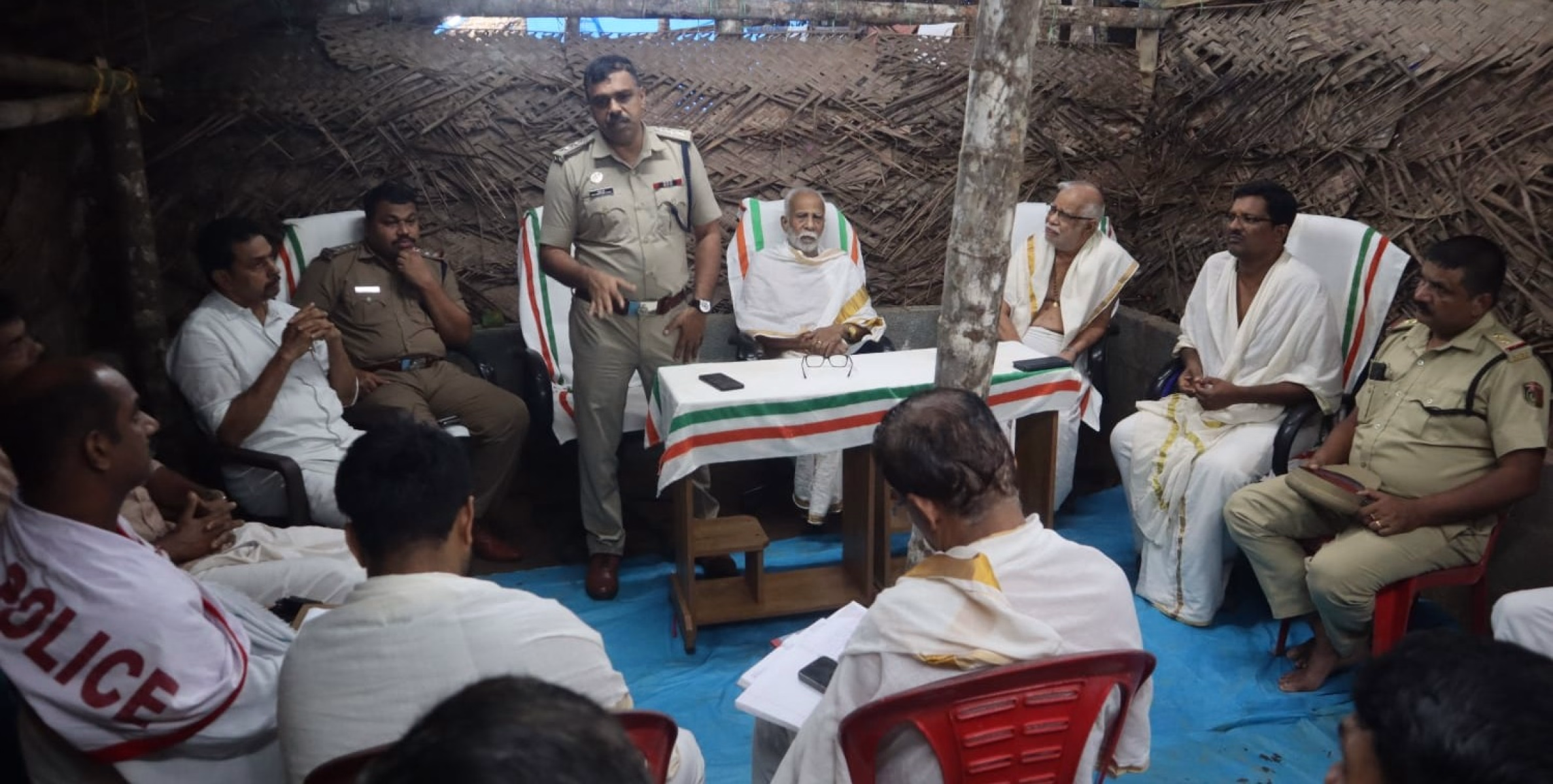 കൊട്ടിയൂർ വൈശാഖ മഹോത്സവത്തിൻ്റെ സുരക്ഷ സംബന്ധിച്ച് പേരാവൂർ ഡി വൈ എസ് പി യുടെ നേതൃത്വത്തിൽ  അക്കരെ കൊട്ടിയൂരിൽ യോഗം ചേർന്നു.