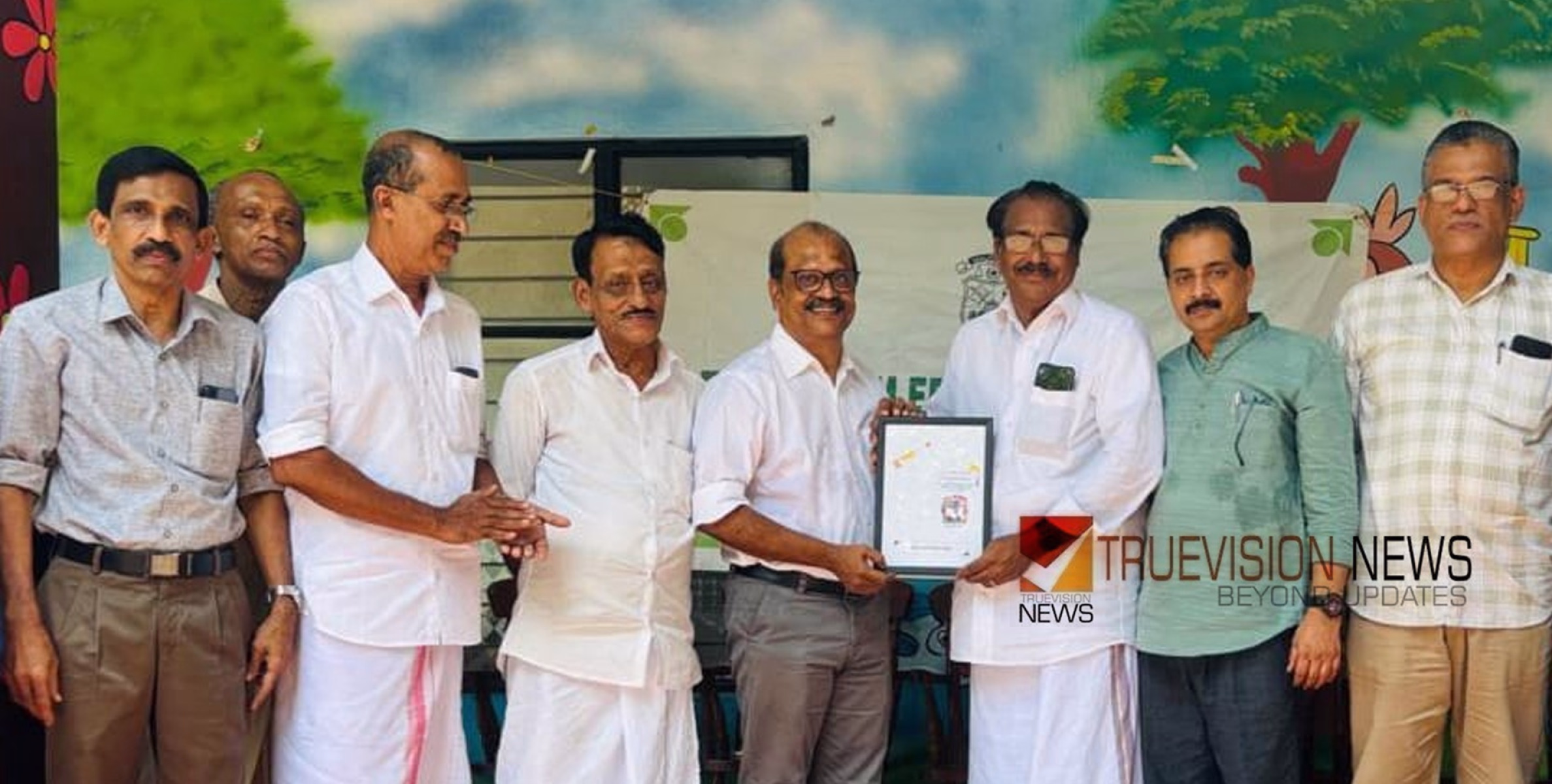 മികച്ച ഡോക്ടര്‍; ഡോ. സച്ചിത്തിനെ അനുമോദിച്ച് എം.ഇ.എസ് കുറ്റ്യാടി യൂണിറ്റ് 