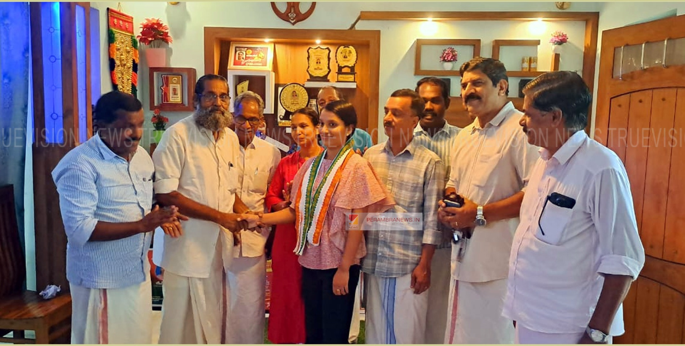 നീറ്റ് പരീക്ഷയില്‍ ഒന്നാം റാങ്ക് നേടിയ ആവളയിലെ ദീപ്‌നിയക്ക് ബ്ലോക്ക് കോണ്‍ഗ്രസ് കമ്മറ്റിയുടെ സ്‌നേഹാദരം.