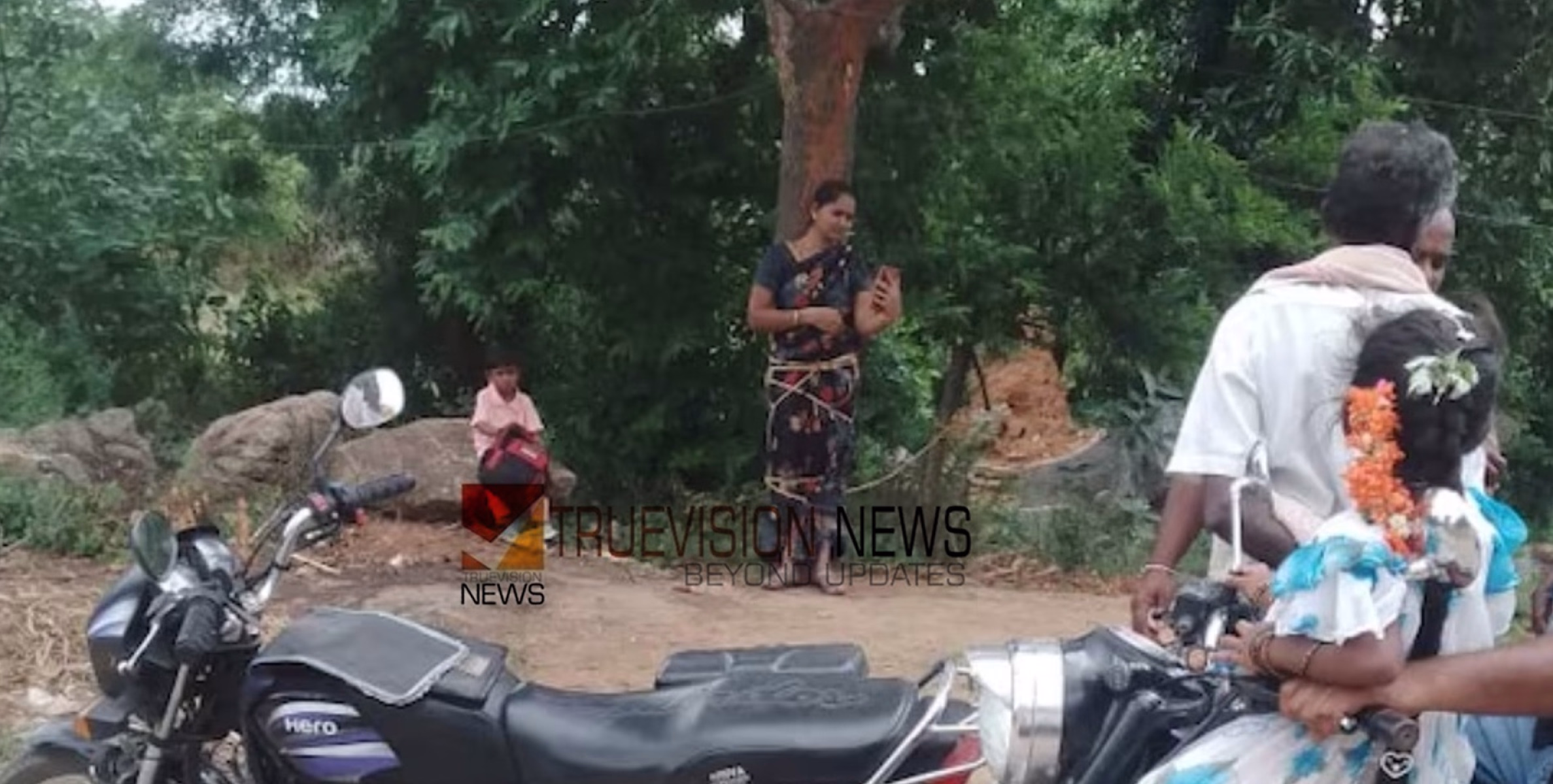 'കൊന്നുകളയുമെന്ന് ഭീഷണി'; ഭർത്താവ് വായ്പ വാങ്ങിയ പണം തിരിച്ചടച്ചില്ല; യുവതിയെ മരത്തിൽ കെട്ടിയിട്ട്  പലിശക്കാരൻ