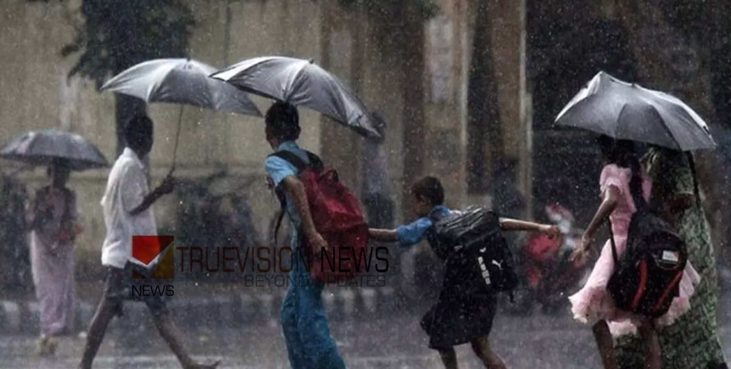 മഴ കനക്കുന്നു; ജില്ലകളിലെ ദുരിതാശ്വാസ ക്യാമ്പുകളുള്ള വിദ്യാഭ്യാസ സ്ഥാപനങ്ങൾക്ക് ഇന്ന് അവധി