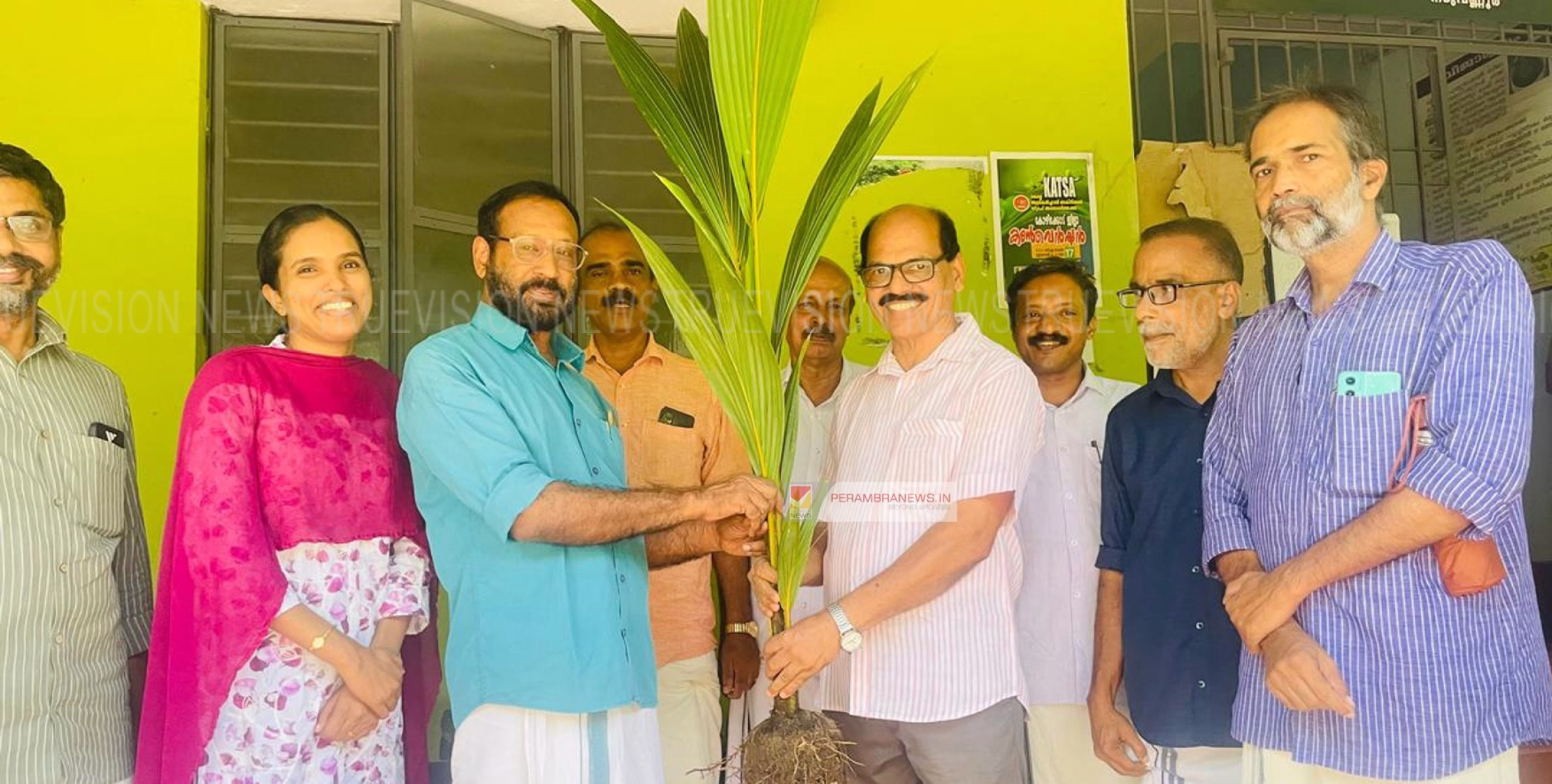 തൈങ്ങിന്‍ തൈ വിതരണം ആരംഭിച്ചു