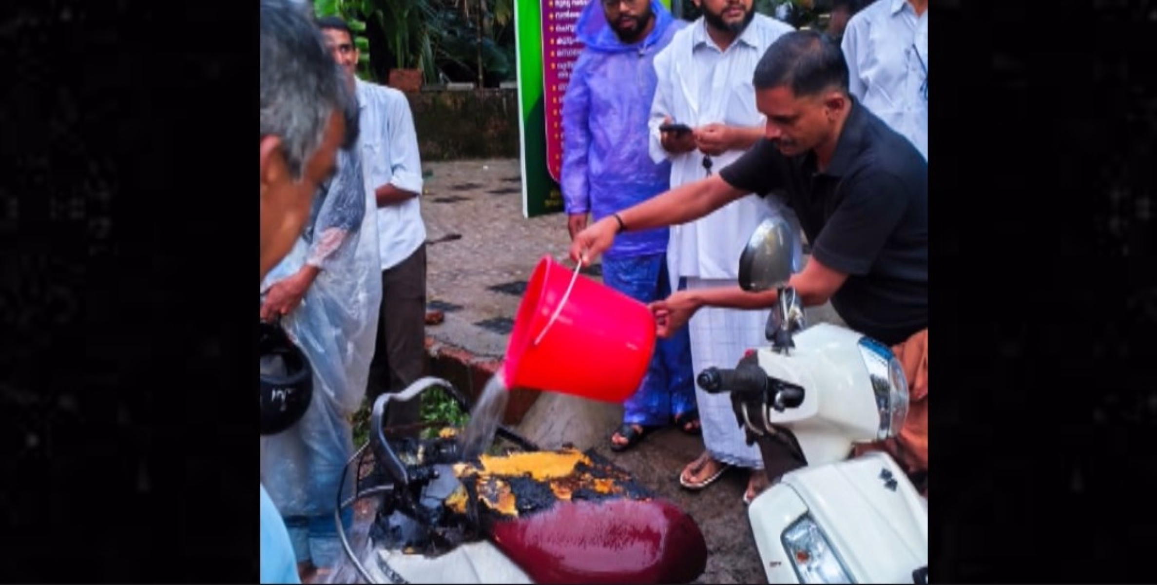 മുയ്യത്ത് നിർത്തിയിട്ട ഹോണ്ട സ്കൂട്ടർ കത്തി നശിച്ചു :ആളപായമില്ല