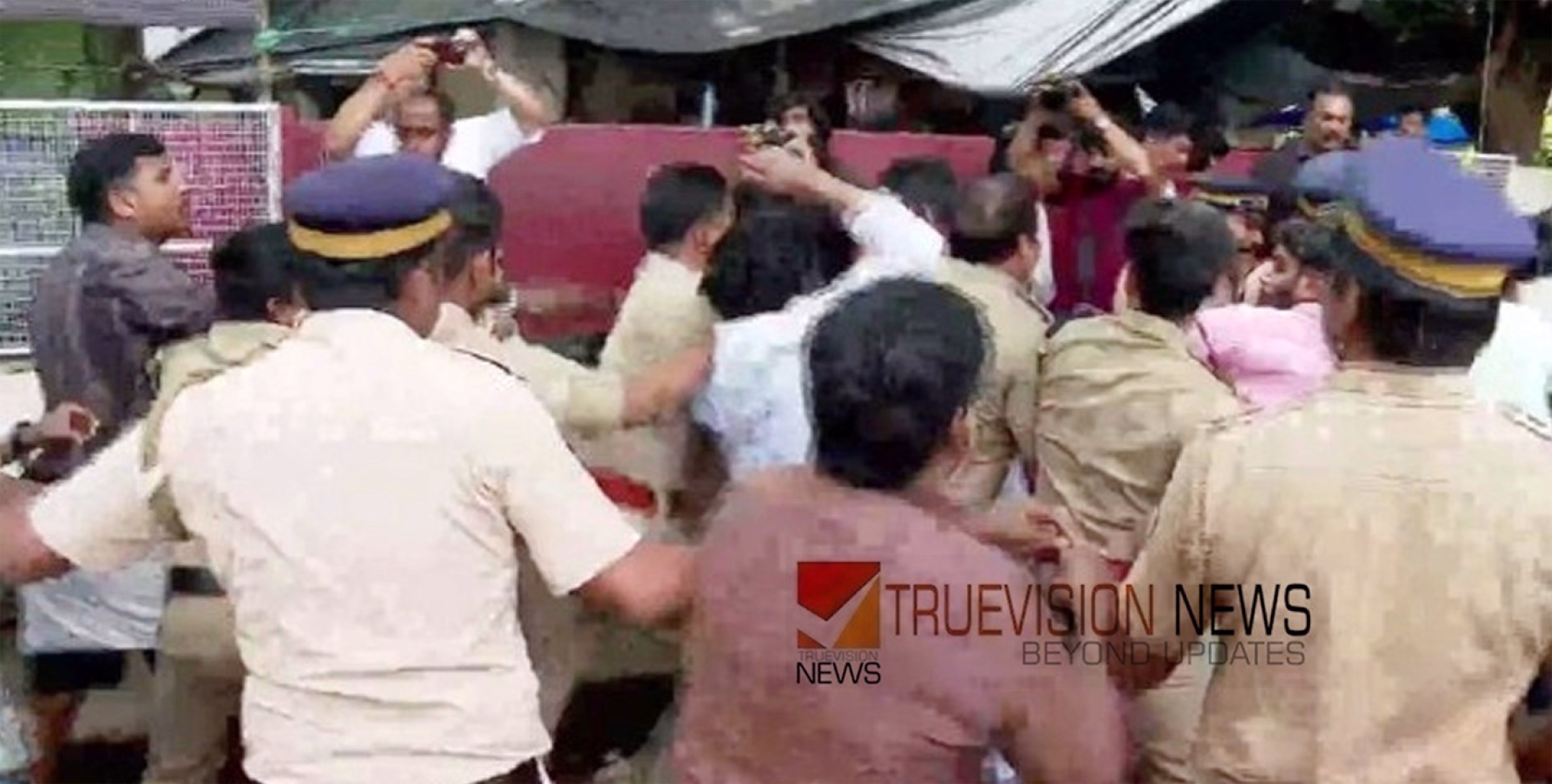 കോഴിക്കോട് എസ്എഫ്‌ഐയും യുവമോര്‍ച്ചയും തമ്മില്‍ സംഘര്‍ഷം