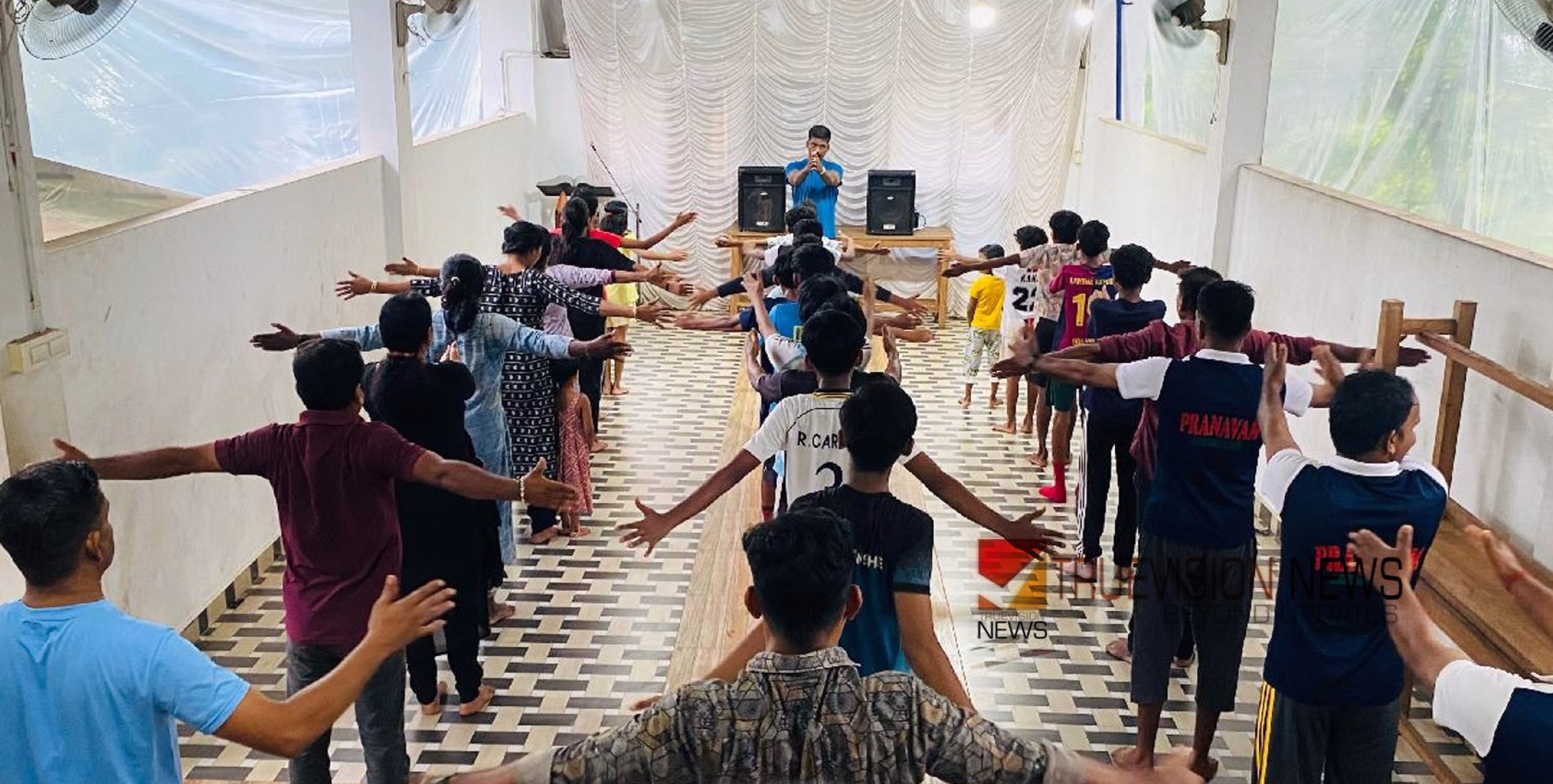 യോഗാദിനാചരണം; 'ഒരു ഭൂമിക്ക് ഒരു ആരോഗ്യത്തിനായുള്ള യോഗ' എന്ന സന്ദേശം പകർന്ന് പ്രണവം അച്ചംവീട് 