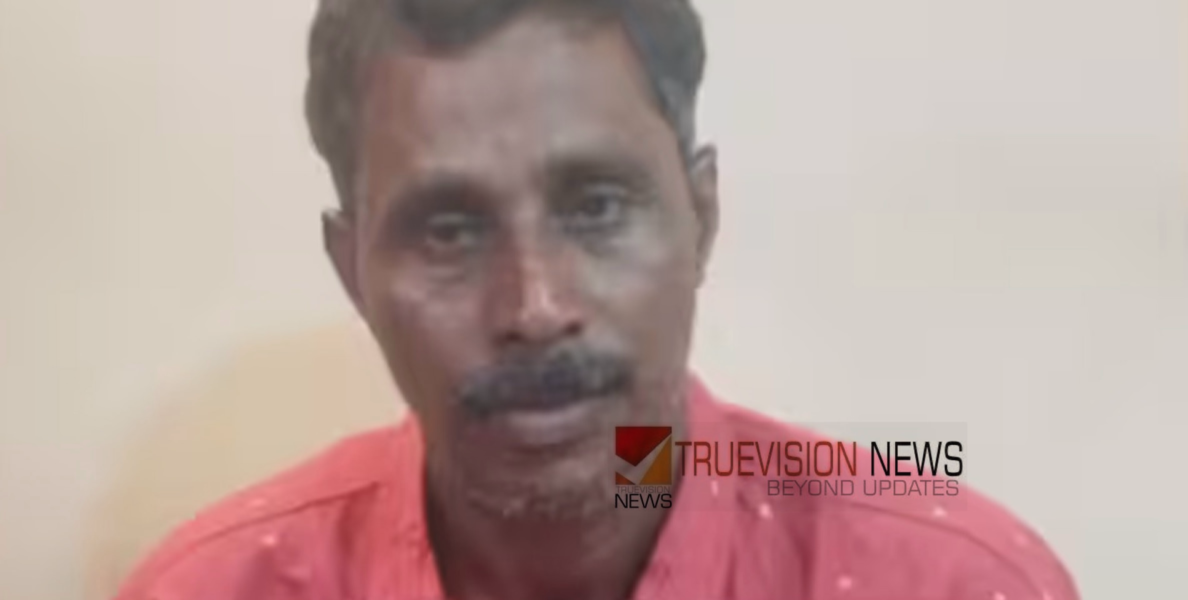 കുറച്ചുകൂടെ ശ്രദ്ധയാവാം ...; ബസ്റ്റോപ്പിലേക്ക് പാഞ്ഞുകയറിയ ബസ് മൂന്നു സ്ത്രീകളെ ഇടിച്ച് പരുക്കേല്‍പിച്ചു; ഡ്രൈവര്‍ക്കെതിരെ വധശ്രമത്തിന് കേസ്