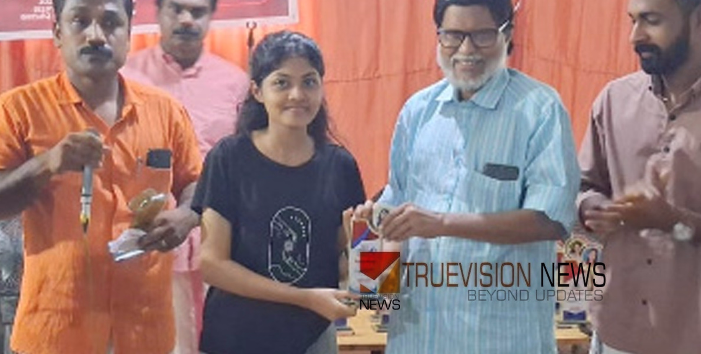 മികവുത്സവം; നാദാപുരത്ത് ഉന്നതവിജയം നേടിയ വിദ്യാർത്ഥികളെ അനുമോദിച്ചു 