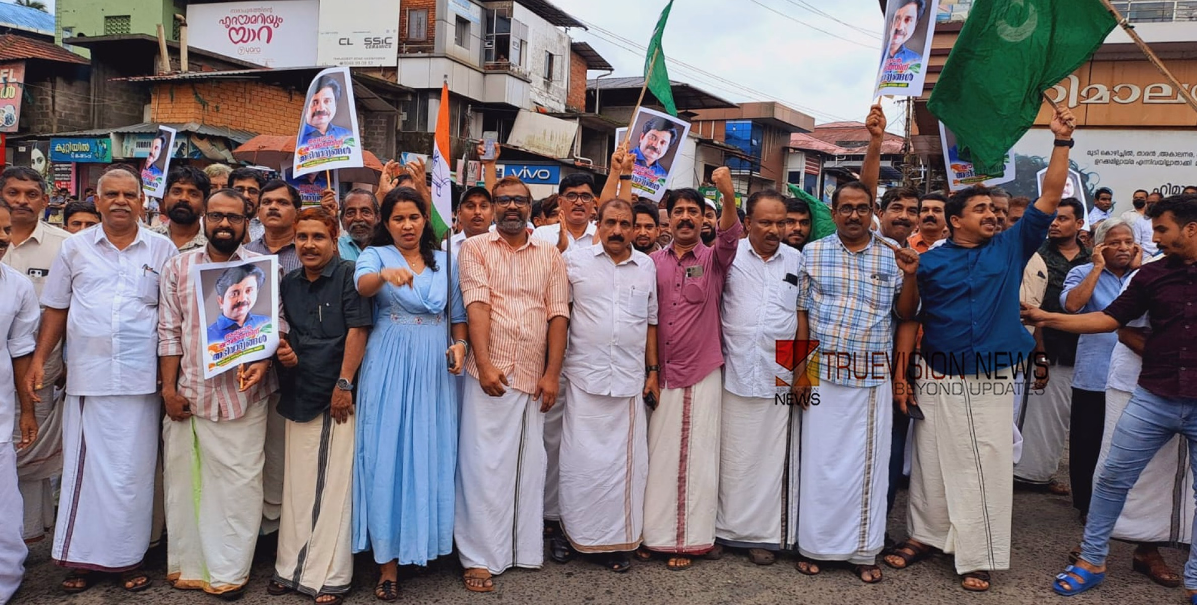 നാടെങ്ങും ആഹ്ലാദം; നിലമ്പൂരിൻ്റെ ആവേശം ചോരാതെ നാദാപുരത്ത് യുഡിഎഫ് വിജയ ആഹ്ലാദം