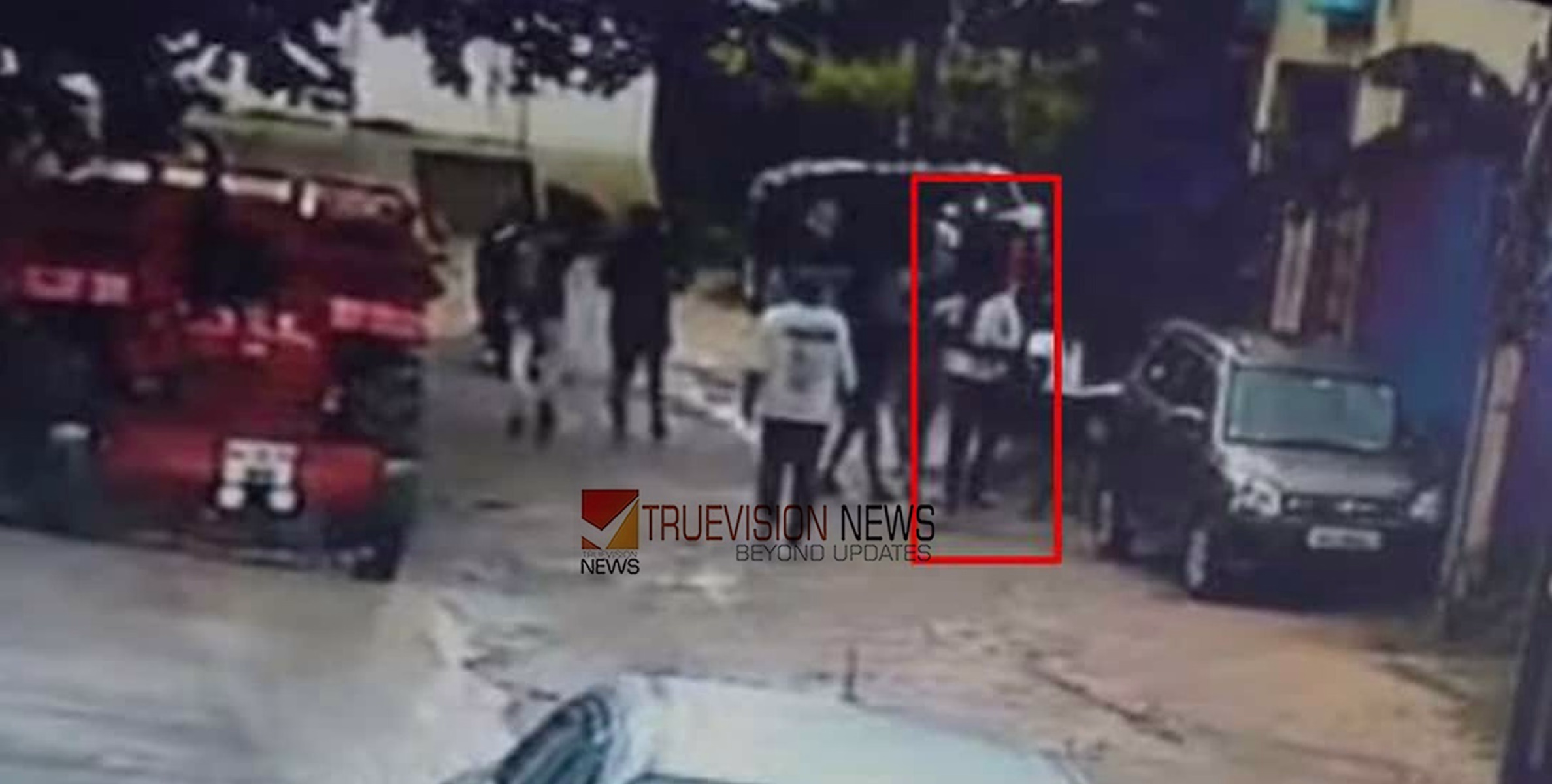 കടയിൽ പോകുന്നതിനിടെ നടുറോഡിൽ തടഞ്ഞുനിർത്തി ആക്രമിച്ചു; ലൈംഗികമായി ഉപദ്രവിക്കാൻ ശ്രമിച്ചതായും പരാതി