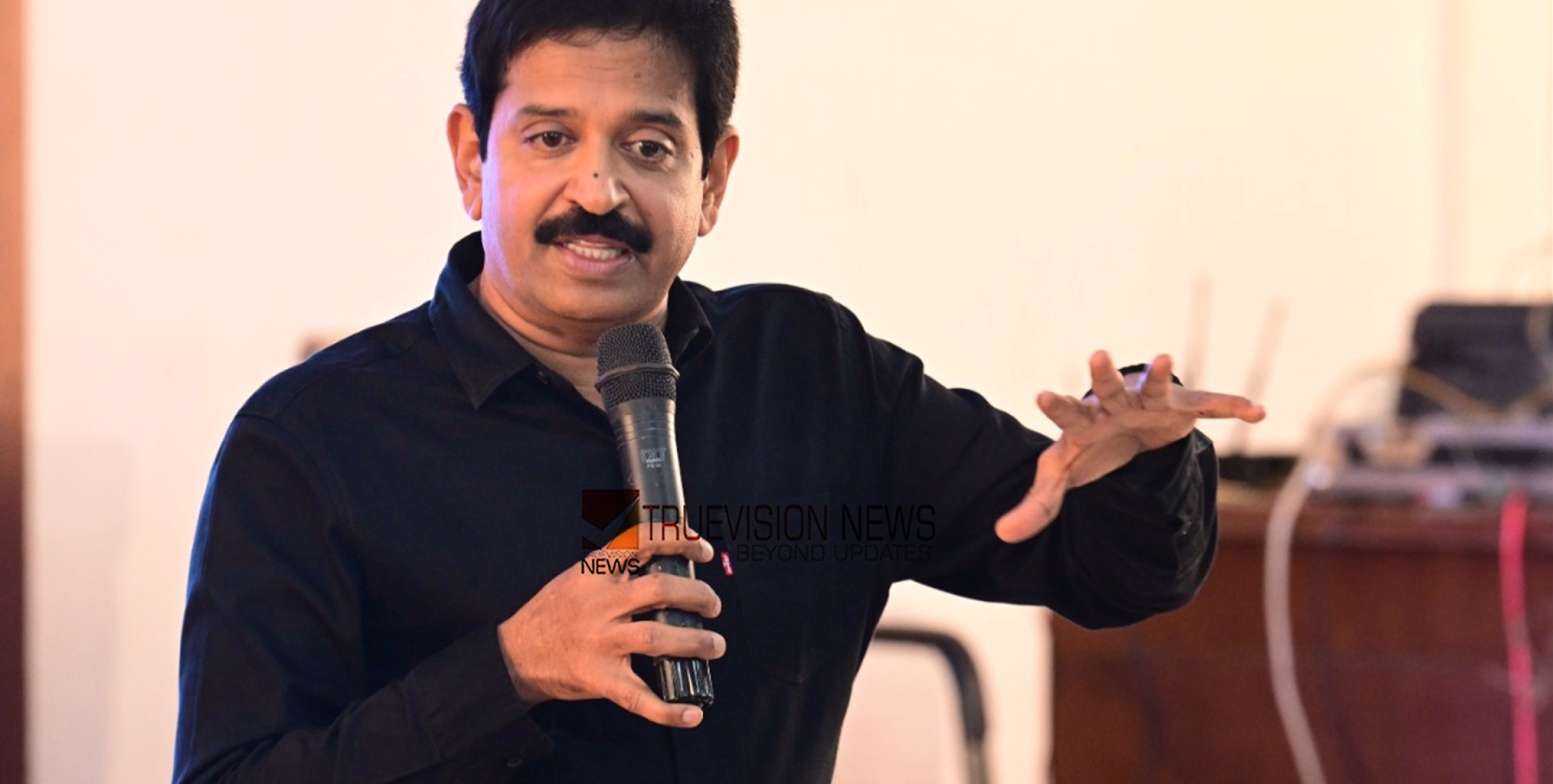 'ഒരു തരത്തിലുള്ള മൂവ്‌മെന്റും നടക്കുന്നില്ല, ദോഹ വിമാനത്താവളം പൂര്‍ണമായും നിശ്ചലം' - ഗോപിനാഥ് മുതുകാട്