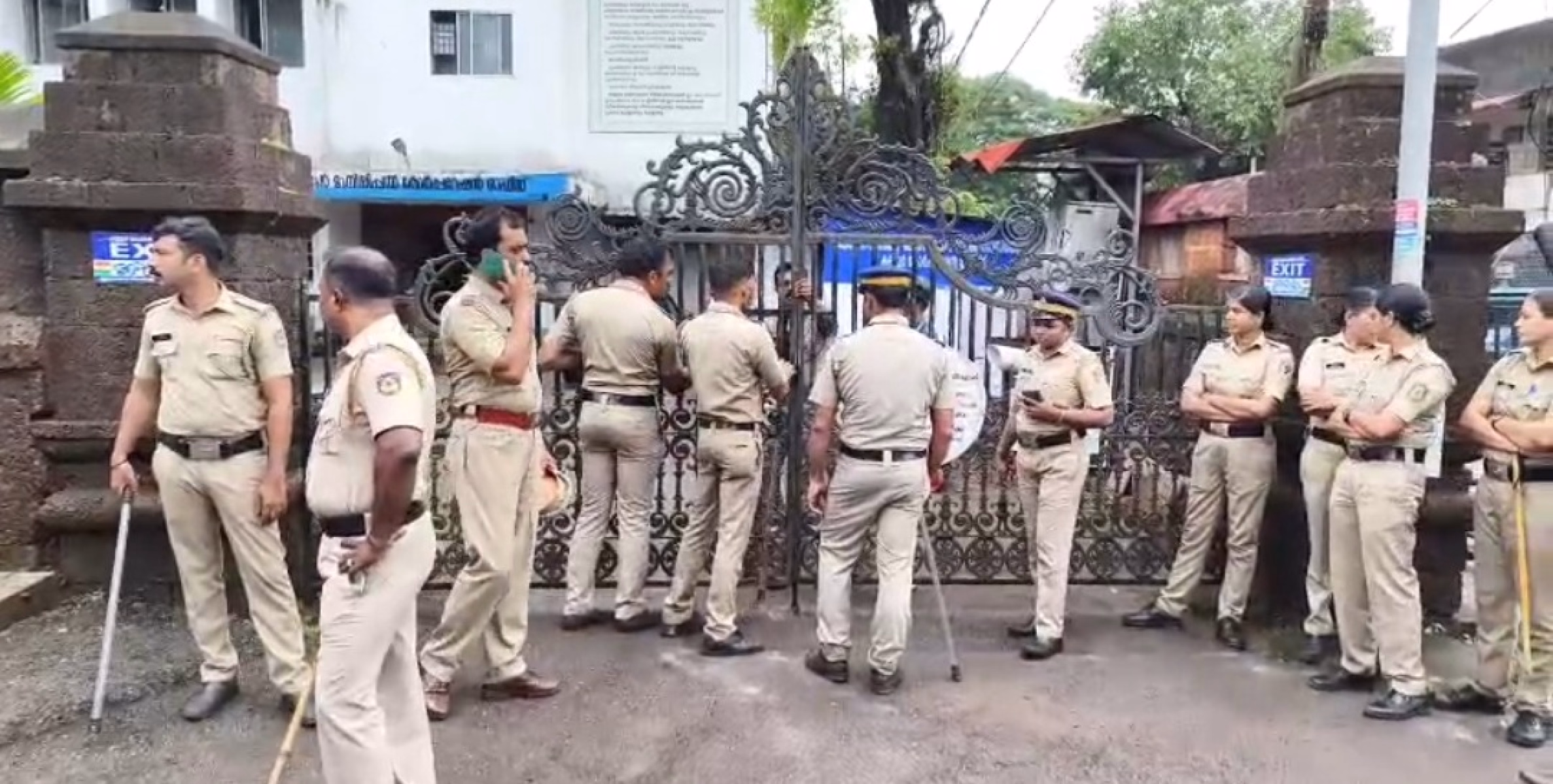 കണ്ണൂരിലെ തെരുവ്നായ ശല്യം: ബിജെപി കോർപറേഷൻ ഓഫീസിലേക്ക് മാർച്ച് നടത്തി.