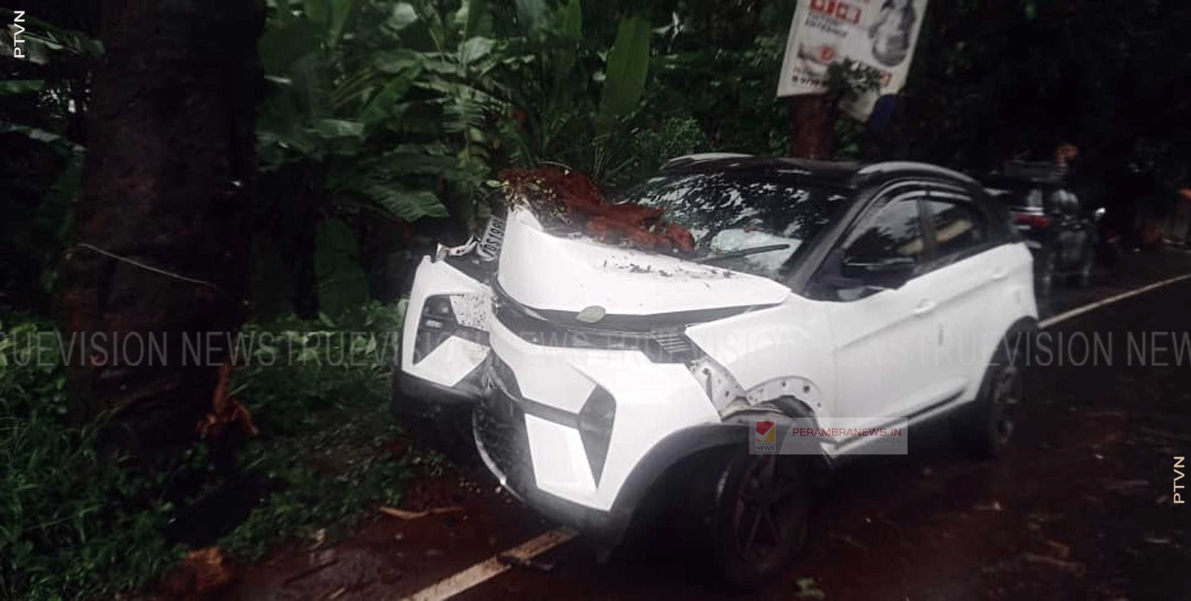 പാലേരിയില്‍ കാര്‍ മരത്തില്‍ ഇടിച്ച് അപകടം; നാല് പേര്‍ക്ക് പരുക്ക്