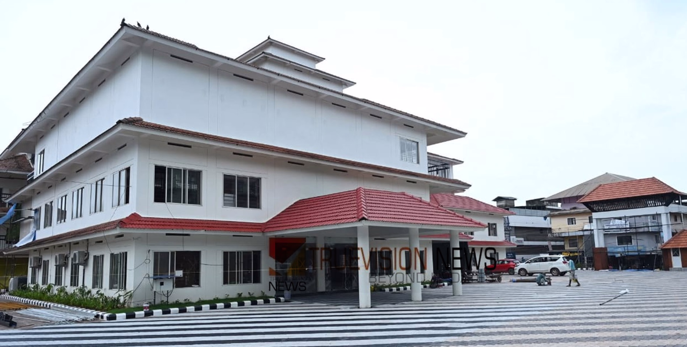 വടകര നഗരസഭ ഓഫീസ് കം ഷോപ്പിങ് കോംപ്ലക്‌സ് ഉദ്ഘാടനസജ്ജം; മുഖ്യമന്ത്രി നാടിന് സമർപ്പിക്കും