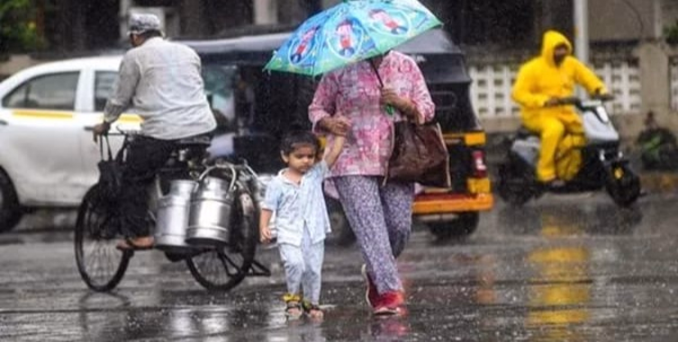 കനത്ത മഴ തുടരുന്നു; വിവിധ ജില്ലകളില്‍ നാളെ വിദ്യാലയങ്ങള്‍ക്ക് അവധി