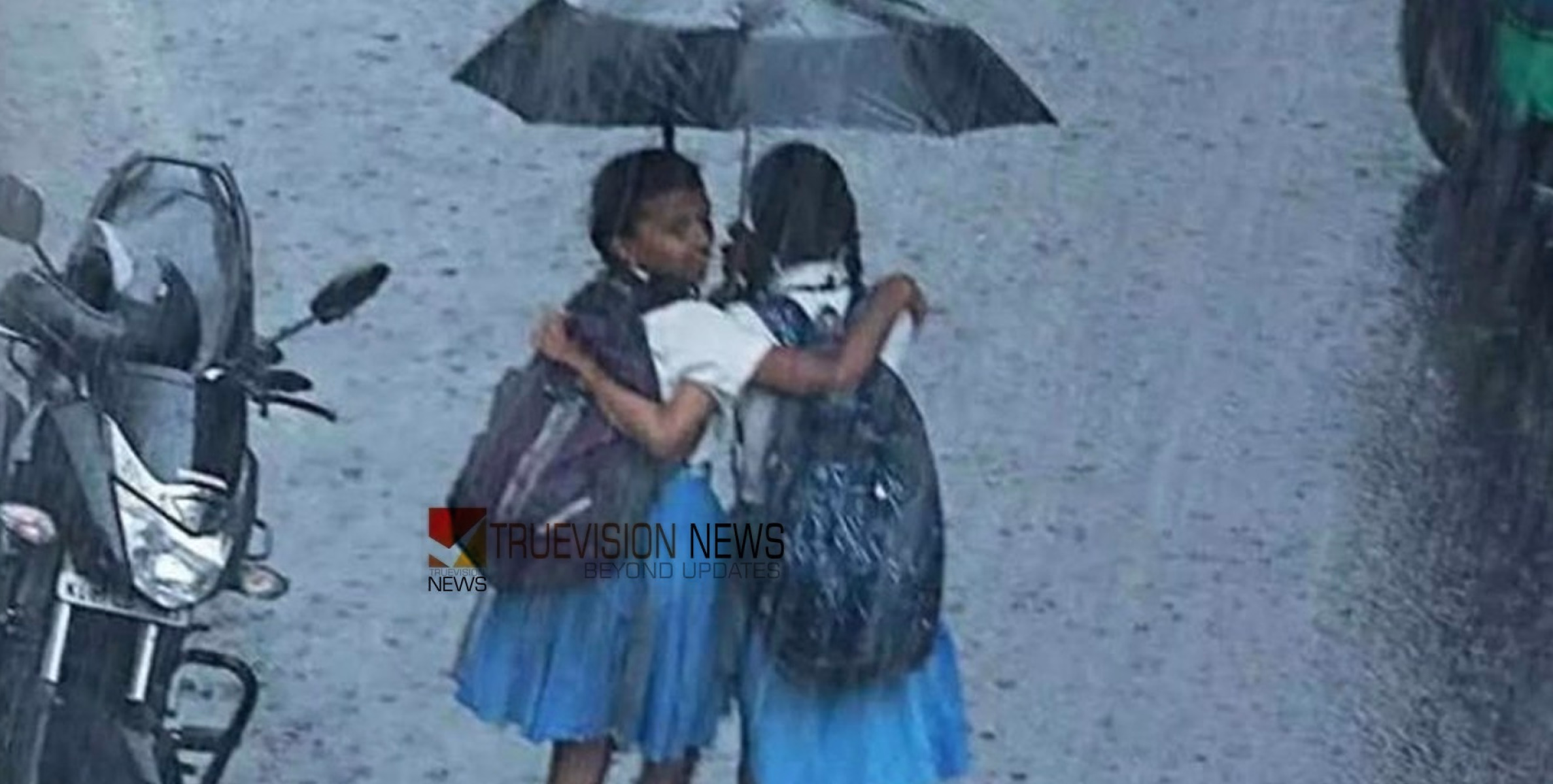 എഴുനേൽക്കണ്ട കിടന്നോളൂ ...; കനത്ത മഴ;. മൂന്ന്  ജില്ലകളിൽ വിദ്യാഭ്യാസ സ്ഥാപനങ്ങൾക്ക് ഇന്ന്  അവധി