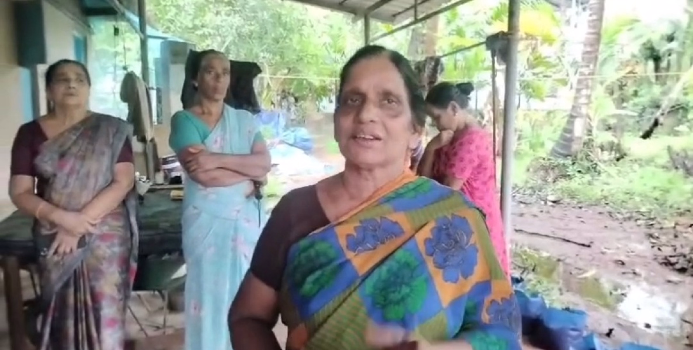 പയ്യന്നൂരിൽ വീട്ടിൽ കയറി കഴുത്തിൽ കത്തിവെച്ച് വയോധികയുടെ സ്വർണം കവർന്നു