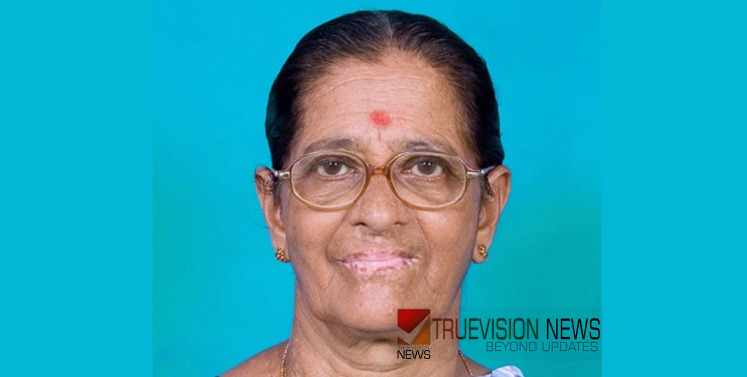  ആനോറേമ്മൽ നാരായണി അന്തരിച്ചു