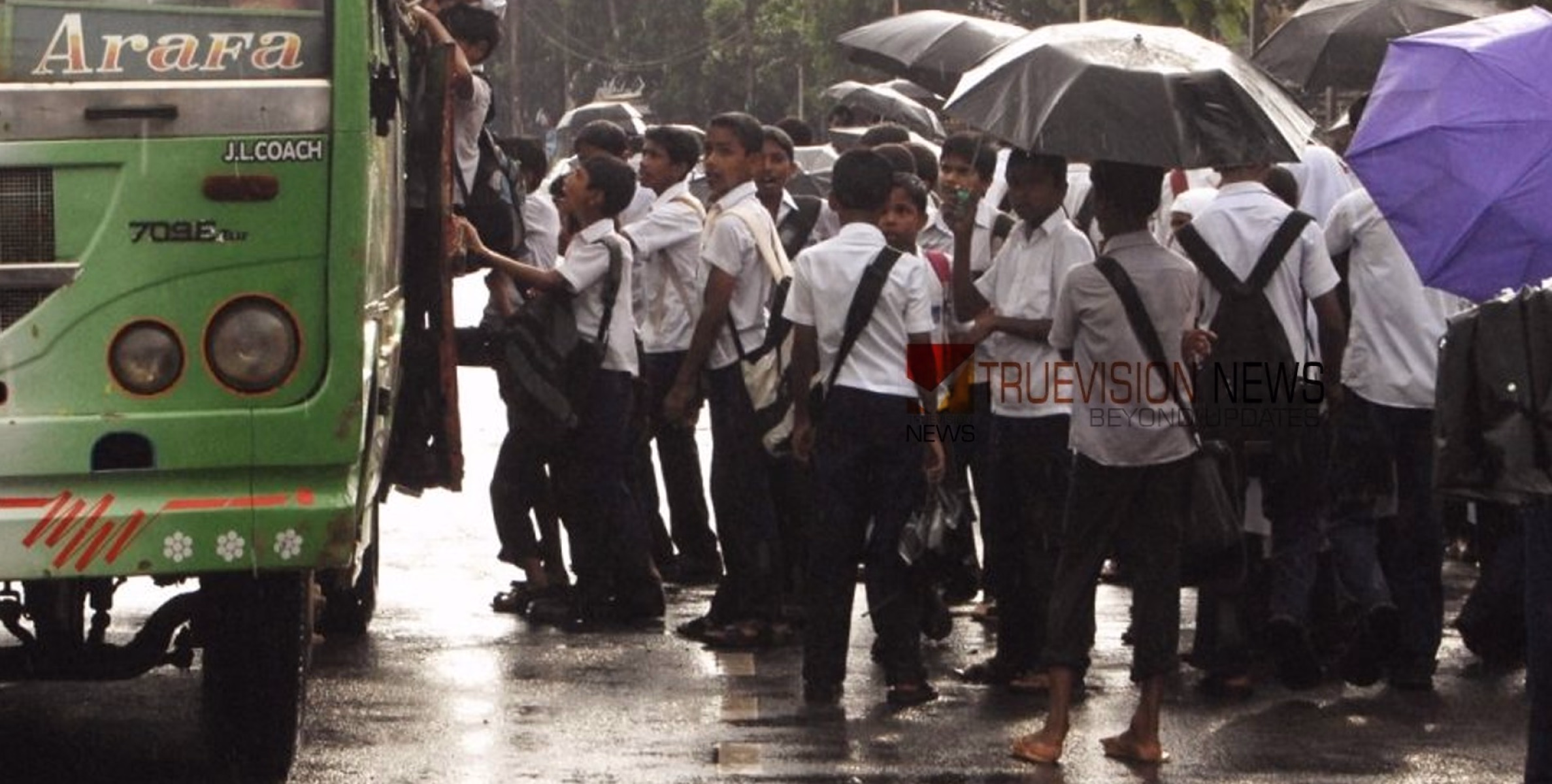 നാളെയും അവധി; കനത്ത മഴ തുടരുന്നതിനാൽ തൃശ്ശൂർ ജില്ലയിലെ വിദ്യാഭ്യാസ സ്ഥാപനങ്ങൾക്ക് നാളെ അവധി പ്രഖ്യാപിച്ച് കളക്ടർ