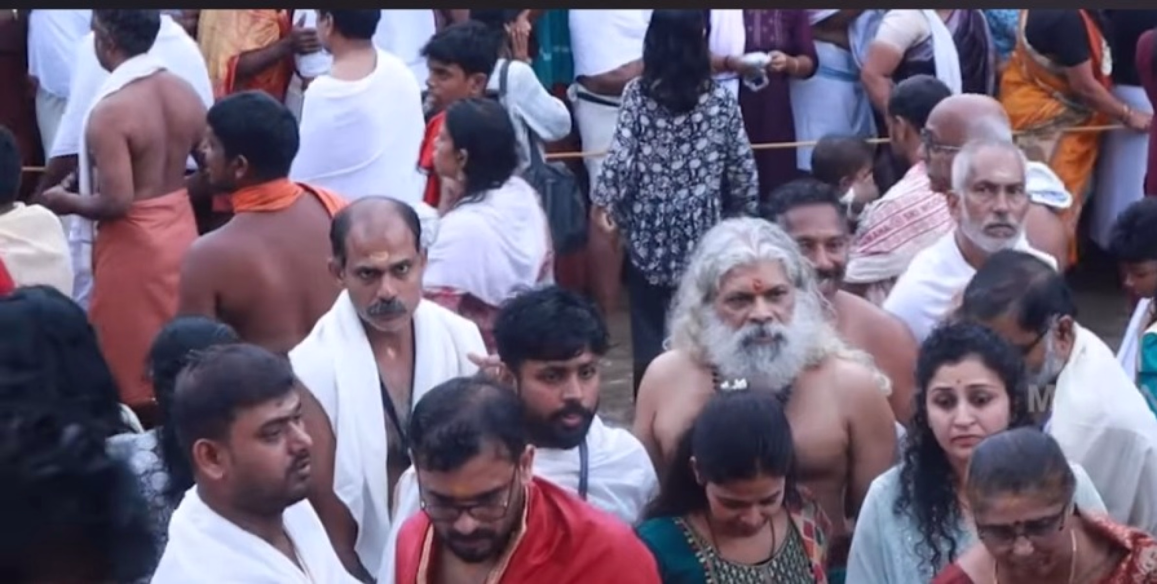കൊട്ടിയൂർ ക്ഷേത്ര ദർശനത്തിനെത്തിയ നടൻ ജയസൂര്യയുടെ ഫോട്ടോ പകർത്തിയതിൽ ഫോട്ടോഗ്രഫറെ മർദിച്ചെന്ന് ആരോപണം 