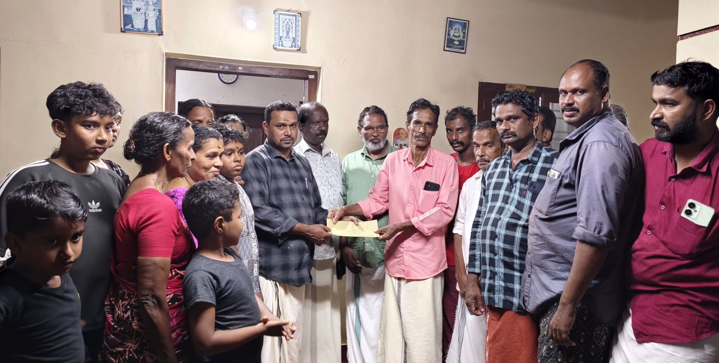 പന്നേൻ രോഹിണിയുടെ ഇരുപതാം ചരമദിനത്തിൽ IRPC ക്ക് ധനസഹായം കൈമാറി 