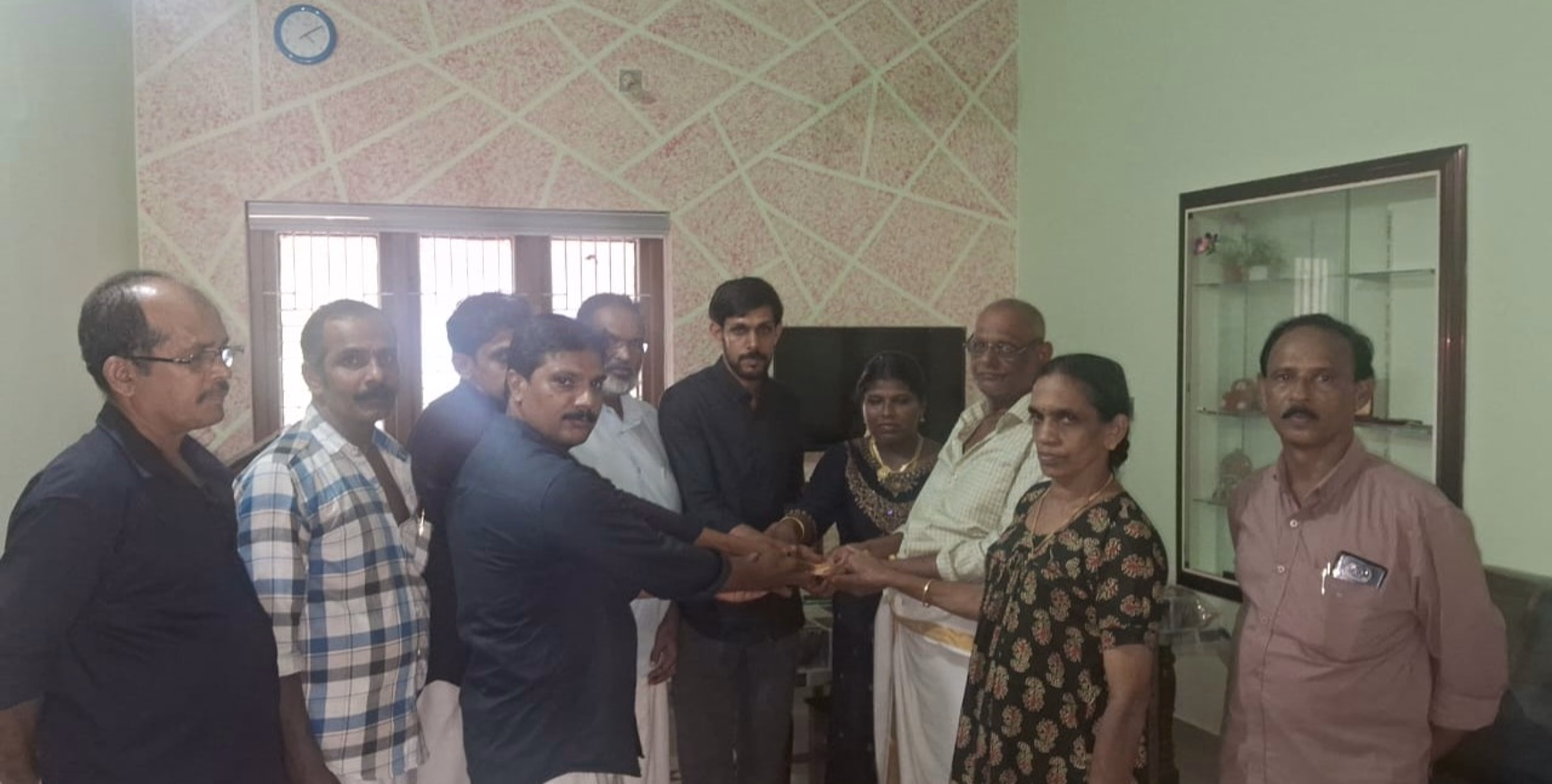 നവദമ്പതികൾ IRPC ക്ക് ധന സഹായം നൽകി മാതൃകയായി 