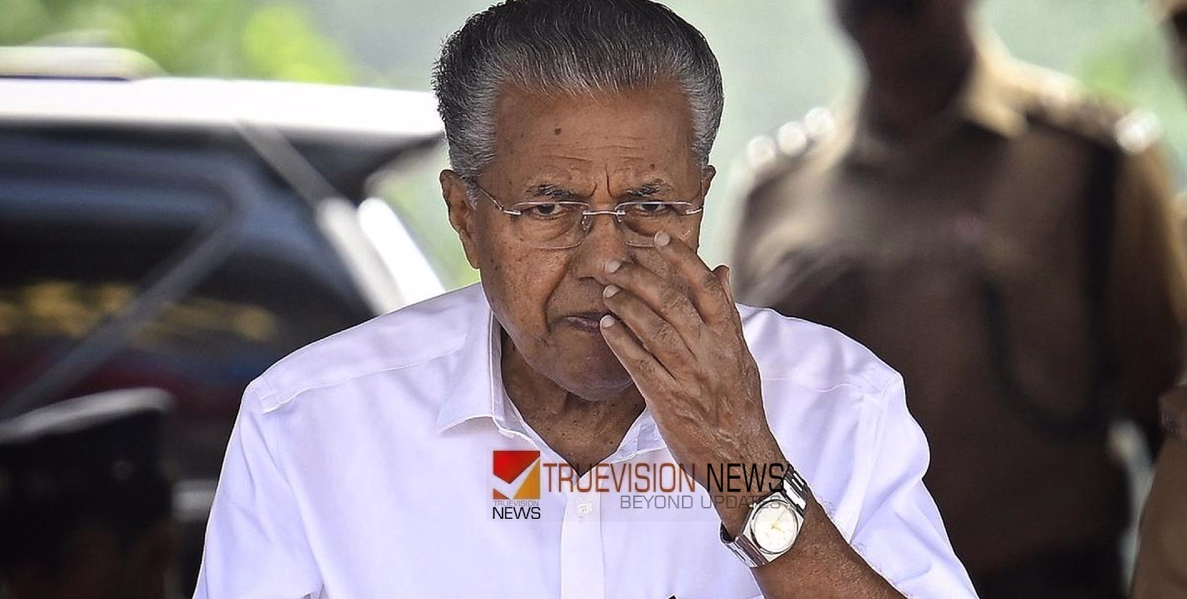 നമ്പർ പ്ലേറ്റില്ലാത്ത വാഹനത്തിൽ മുഖ്യമന്ത്രിയെ പിന്തുടർന്നു; കോഴിക്കോട് അഞ്ച് പേർ അറസ്റ്റിൽ, വാഹനത്തിൽ വാക്കി ടോക്കി