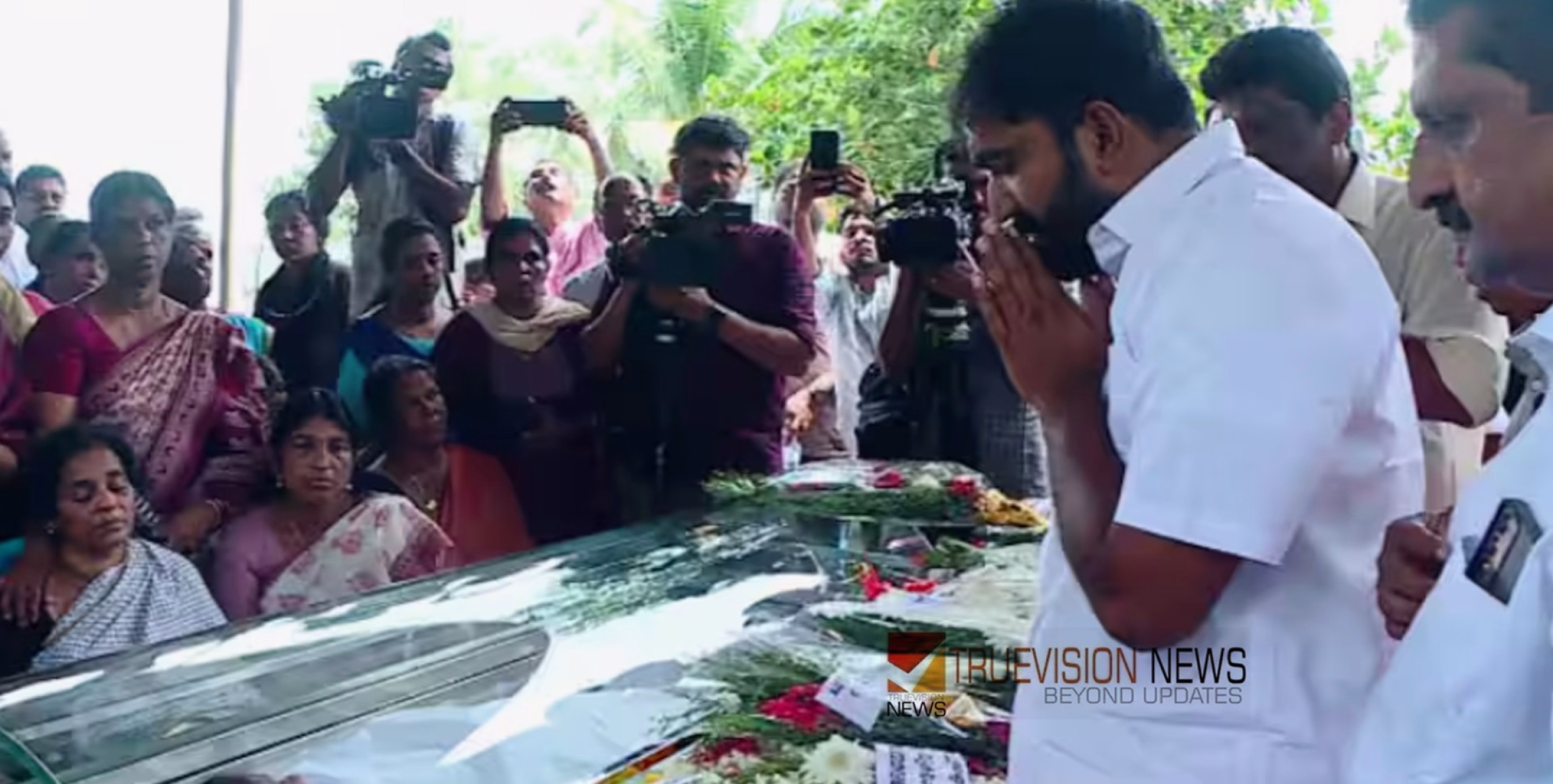 ബിന്ദുവിന്റെ കുടുംബത്തിന് അഞ്ച് ലക്ഷം ധനസഹായം പ്രഖ്യാപിച്ച് ചാണ്ടി ഉമ്മൻ എംഎൽഎ; തുക നൽകുക ഉമ്മൻ ചാണ്ടി ഫൗണ്ടേഷൻ