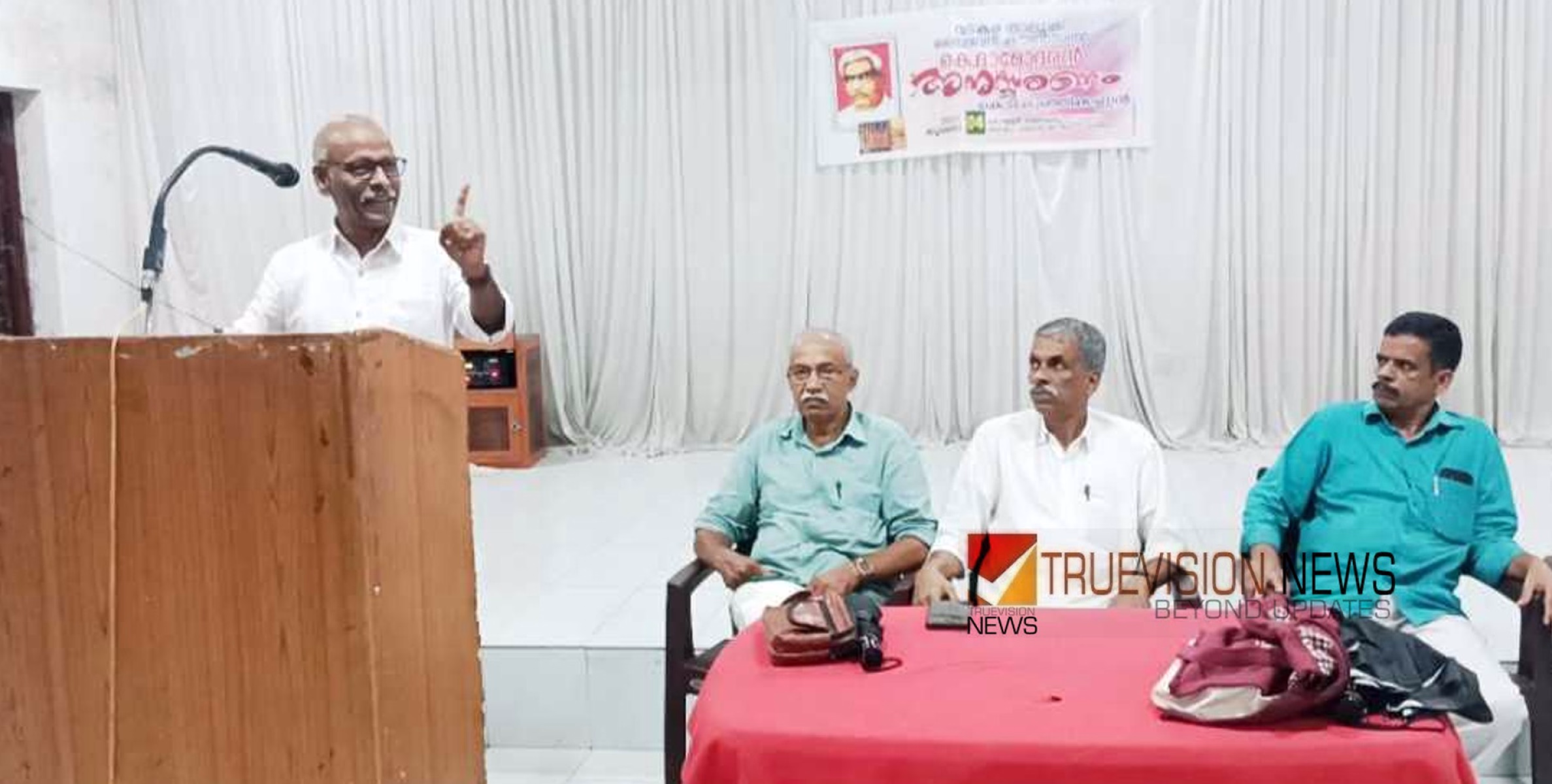 സ്വാതന്ത്ര്യ സമര സേനാനി; കെ ദാമോദരനെ അനുസ്മരിച്ച് ലൈബ്രറി കൌൺസിൽ