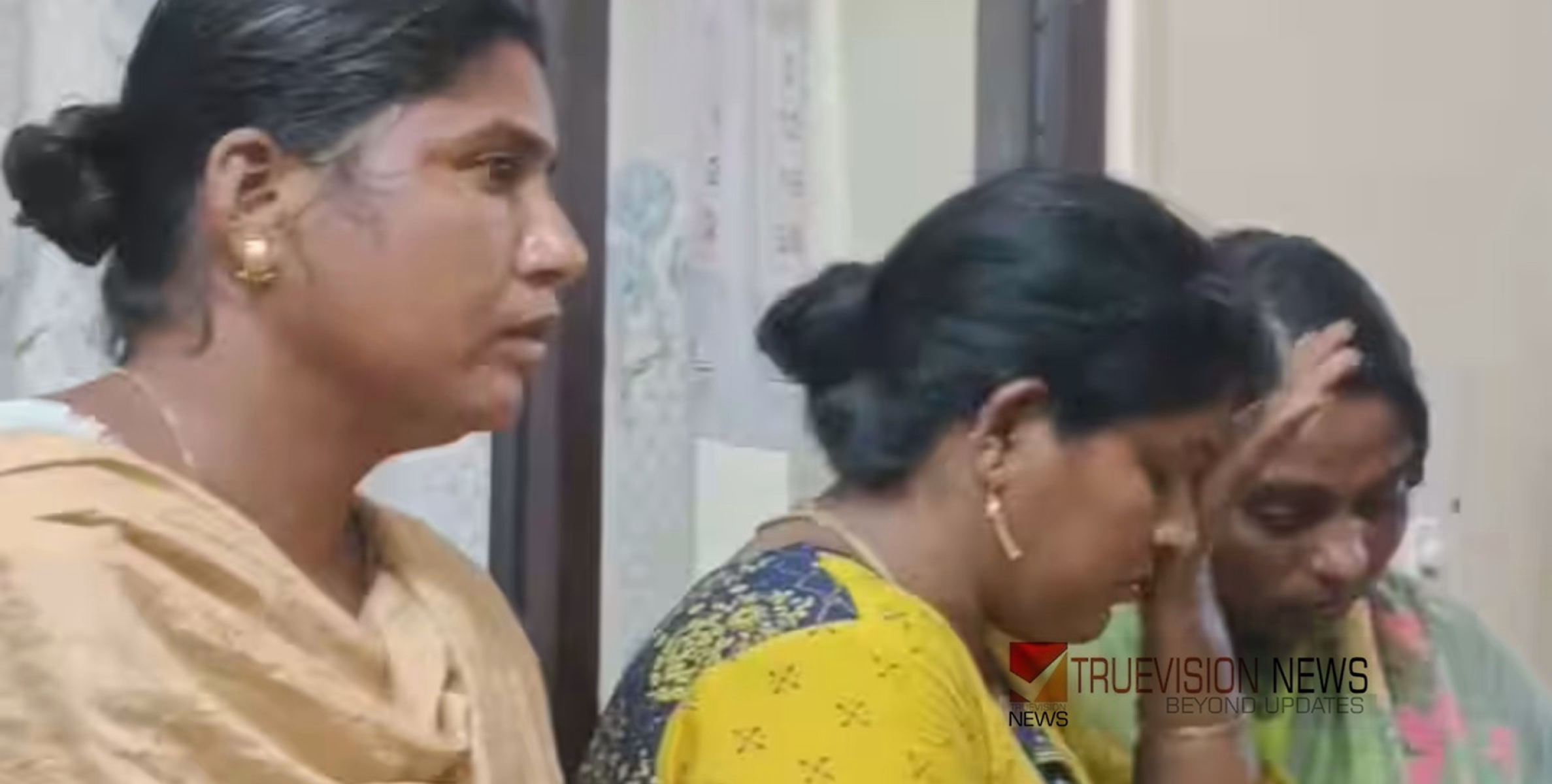 കുരുക്കിൽപ്പെട്ടാശാനെ.... ബസിൽ യാത്ര ചെയ്യവെ വയോധികയുടെ മാല മോഷ്ടിച്ച മൂന്ന് യുവതികൾ പിടിയിൽ