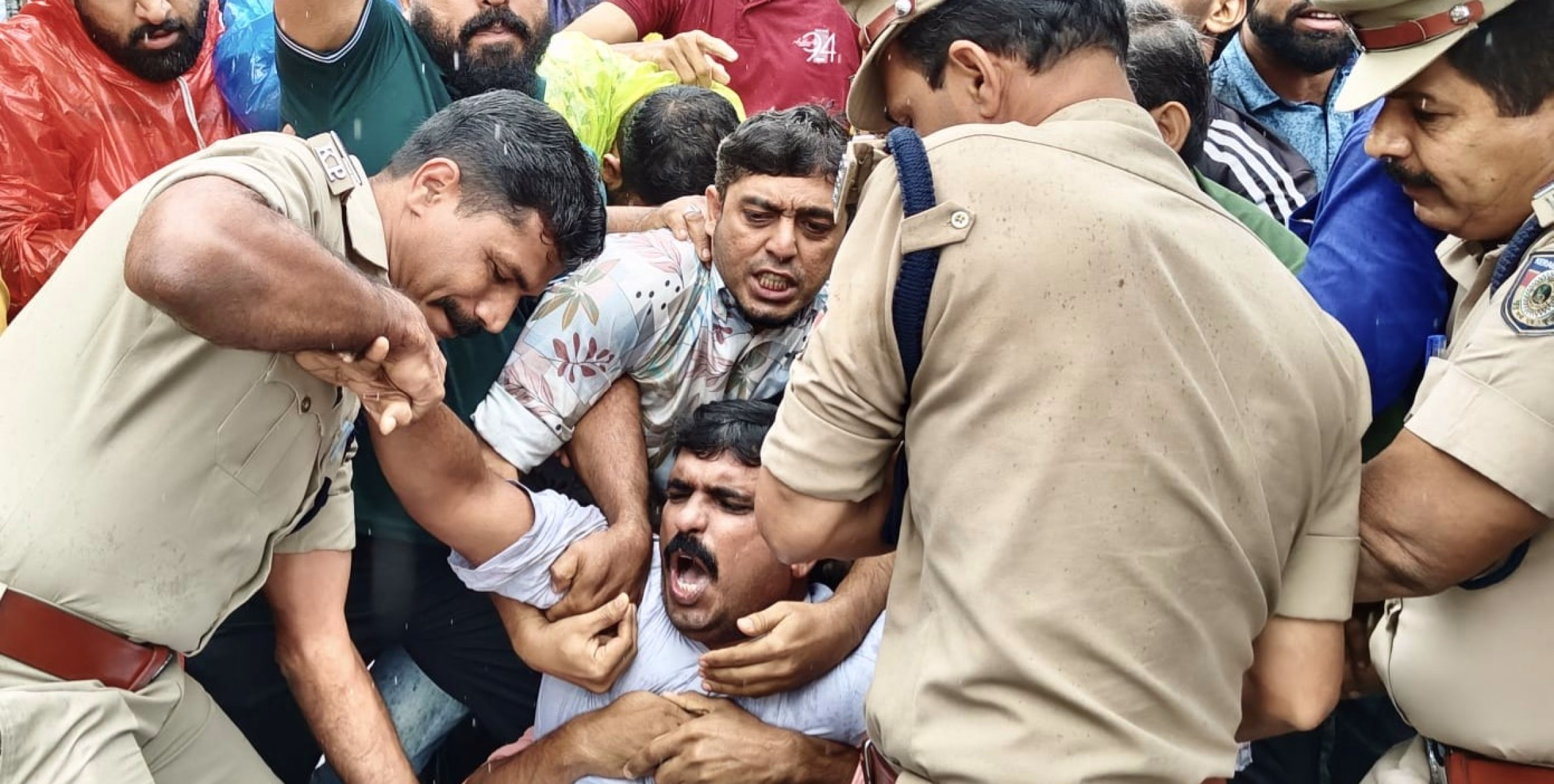 ആരോഗ്യമന്ത്രിക്കെതിരെ പ്രതിഷേധം :  യൂത്ത് ലീഗ് ദേശീയപാത ഉപരോധിച്ചു