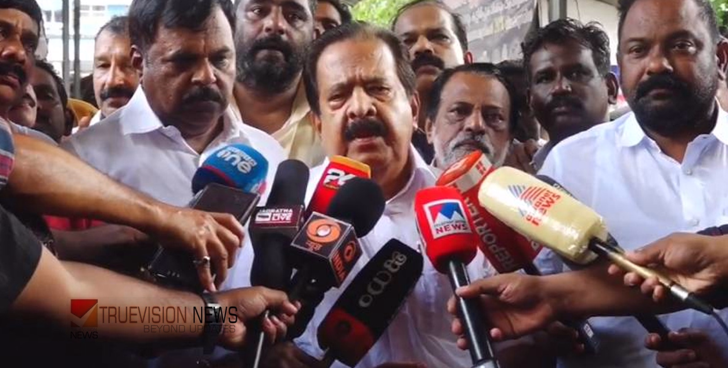 പകൽവെളിച്ചത്തിൽ ആരോഗ്യമന്ത്രി ബിന്ദുവിന്റെ വീട്ടിൽ പോകാതിരുന്നത് പ്രതിഷേധങ്ങളെ ഭയന്ന് - രമേശ് ചെന്നിത്തല