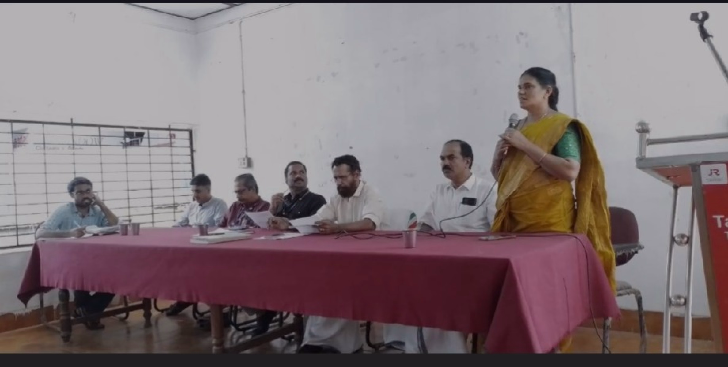   പഞ്ചായത്ത് അധികൃതർ കെട്ടിട നമ്പർ അനുവദിച്ചു തരുന്നില്ലെന്ന്  താലൂക്ക് വികസന സമിതിയിൽ പരാതി