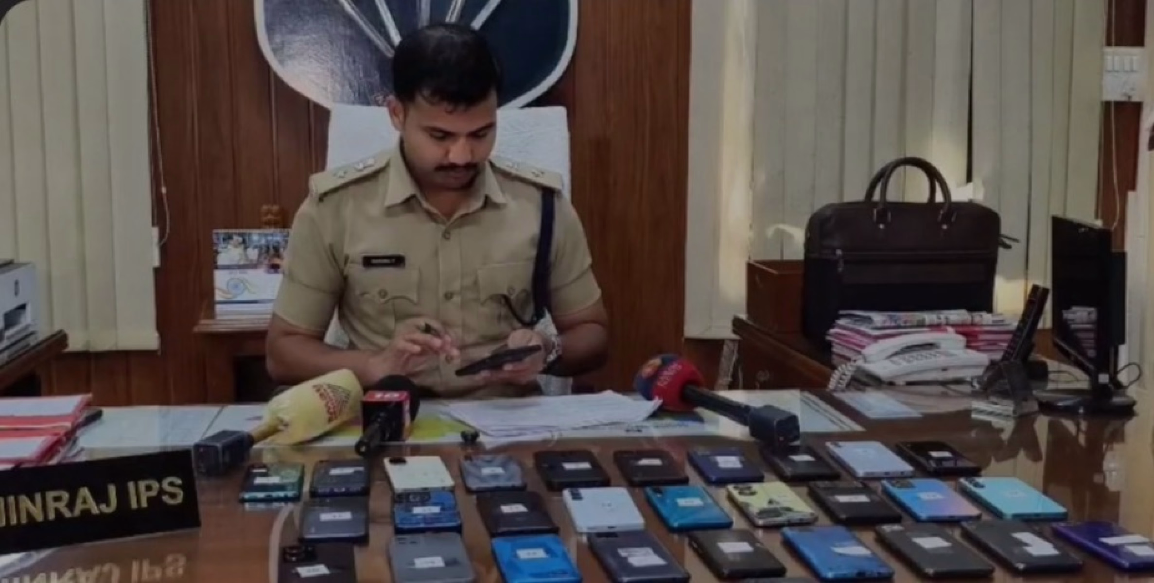 33 മൊബൈൽ ഫോണുകൾ വീണ്ടെടുത്ത് ഉടമസ്ഥർക്ക് കൈമാറി കണ്ണൂർ സിറ്റി സൈബർ സെൽ