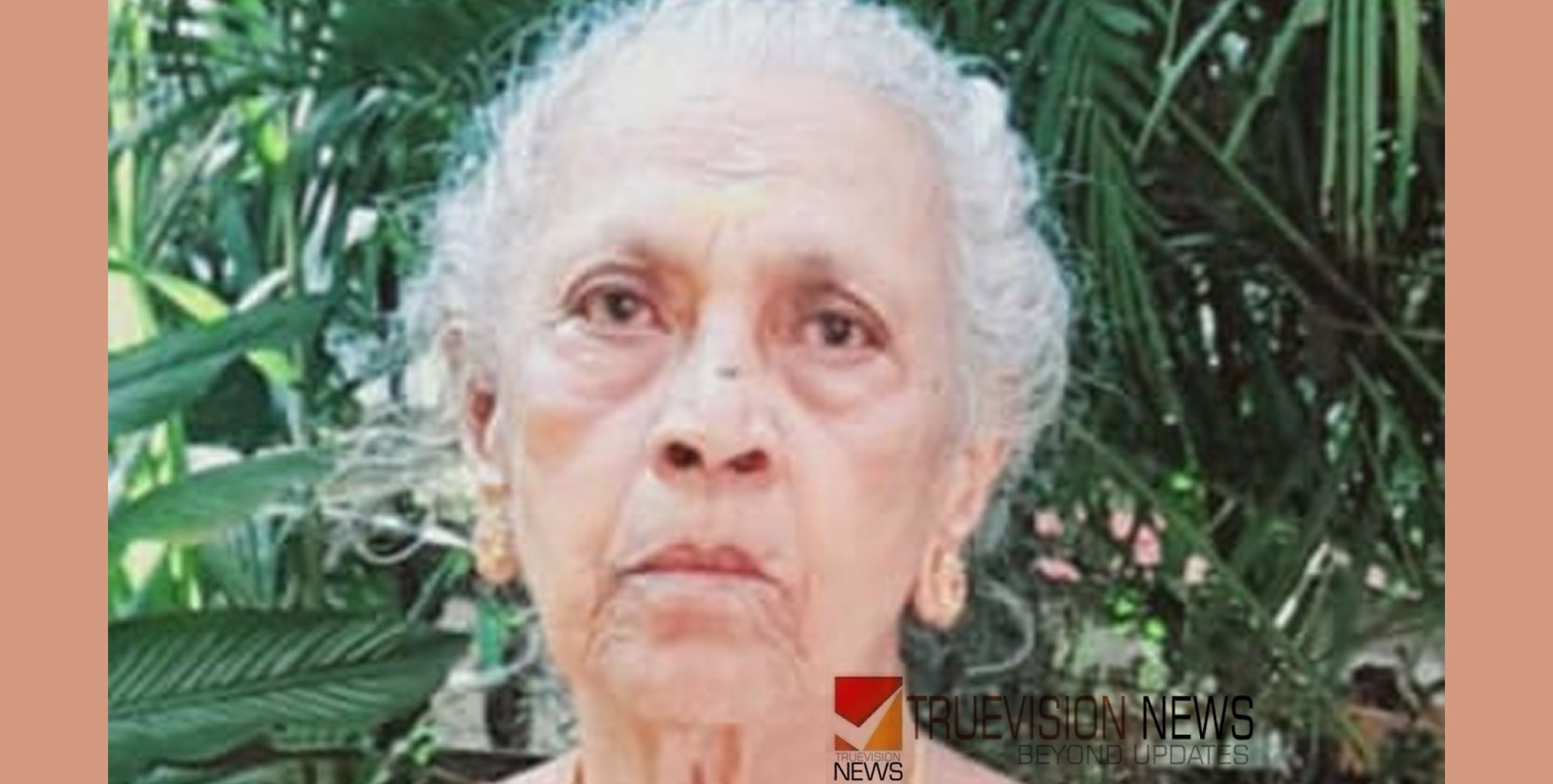 തെക്കെ കുനിയിൽ മാധവി അന്തരിച്ചു